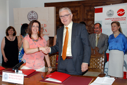 La Universidad de Salamanca y la Embajada de Francia firman un convenio para la gestión de los diplomas oficiales DELF/DALF de lengua francesa