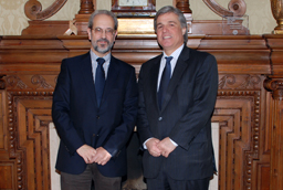 El rector de la Universidad de Salamanca recibe al embajador de Uruguay