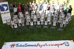 Miembros de FLACSO España recuerdan en la Facultad de Derecho a los 43 estudiantes mexicanos desaparecidos en la Escuela Normal Rural Raúl Isidro Burgos