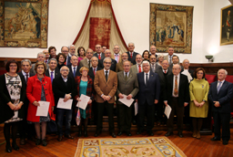 El rector, Daniel Hernández Ruipérez, preside el acto homenaje al Personal Docente e Investigador jubilado de la Universidad de Salamanca 
