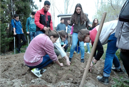 Un total de 71 estudiantes participan en el taller de compostaje organizado por el Colegio Mayor San Bartolomé