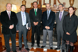 El rector de la Universidad de Salamanca recibe al europarlamentario socialista Juan Manuel López Aguilar