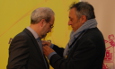 El rector de la Universidad de Salamanca, Daniel Hernández Ruipérez, recibe el “Pin de Oro” de la Asociación de Sumilleres de Ávila