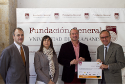 La Fundación General de la Universidad de Salamanca entrega a la Asociación PYFANO un cheque por importe de 3.732 euros