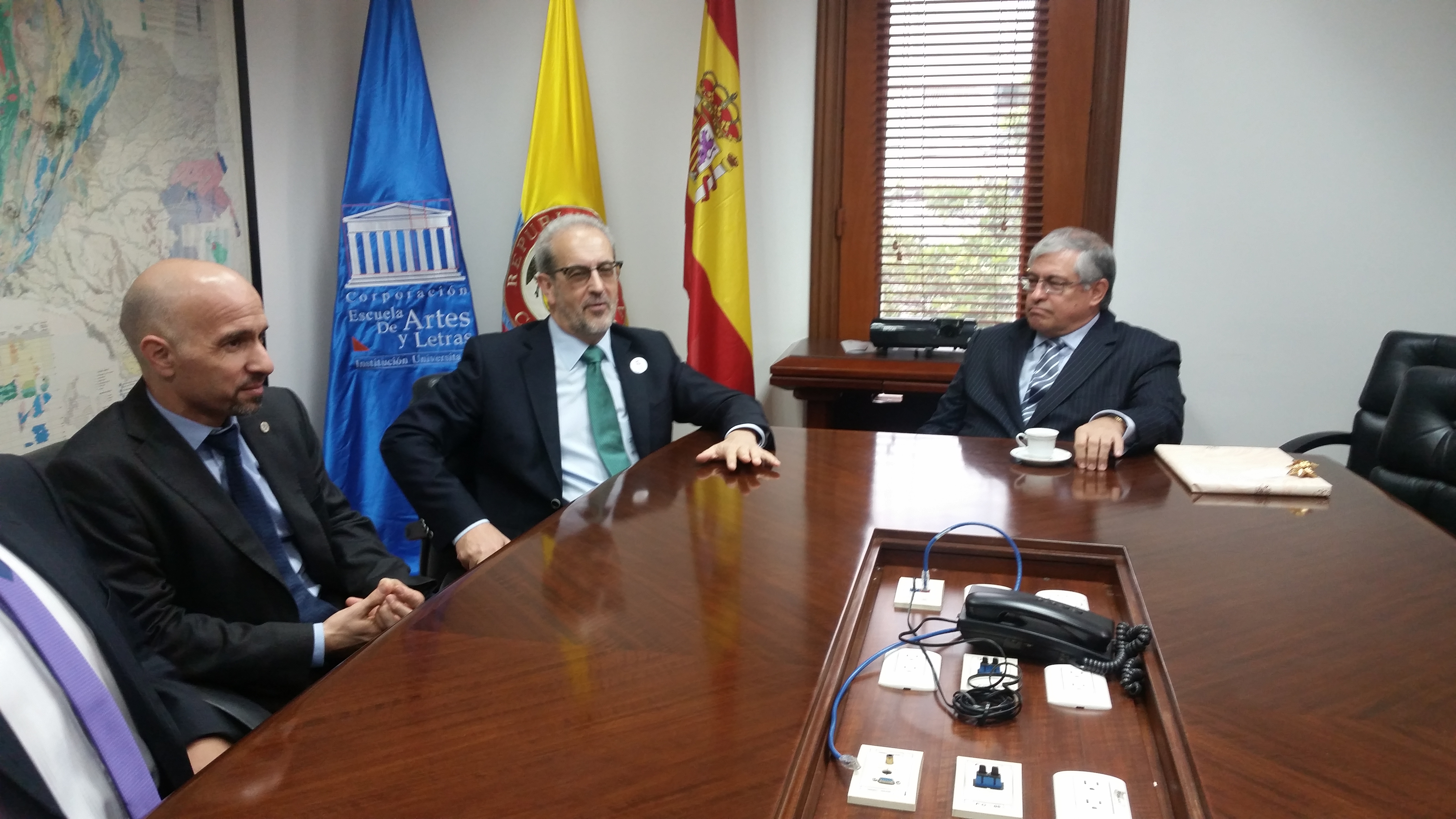 El rector de la Universidad de Salamanca continúa con su visita institucional a Colombia
