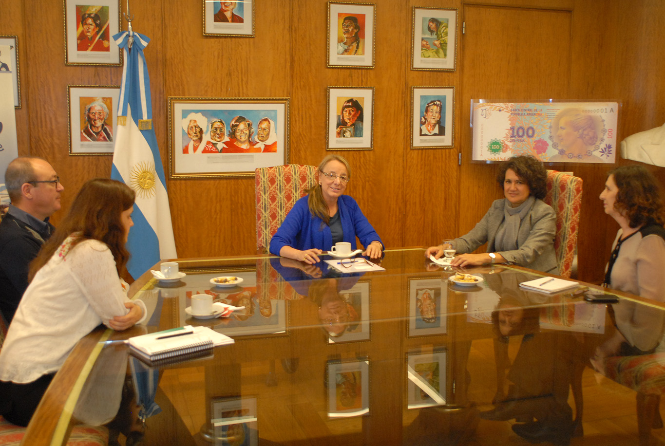 La vicerrectora de Internacionalización, Mª Ángeles Serrano, se reúne en Argentina con la ministra de Desarrollo Social, Alicia Kirchner 