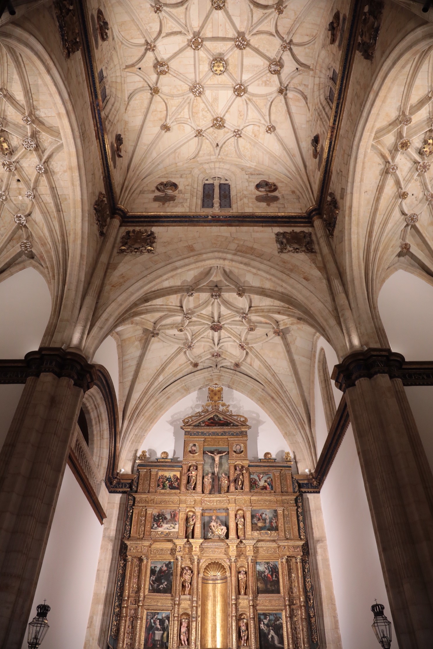 La Universidad de Salamanca inaugura la iluminación interior ornamental de la capilla del Colegio Mayor Arzobispo Fonseca