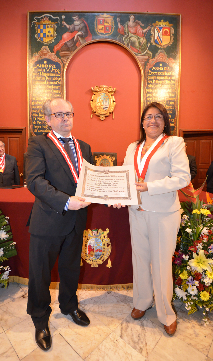 El catedrático Ángel García del Dujo, doctor honoris causa por la Universidad Nacional Mayor de San Marcos de Lima
