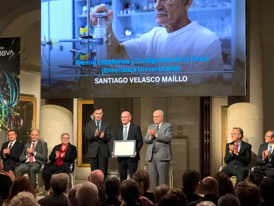 Los Premios de Física 2019 reconocen el trabajo del catedrático Santiago Velasco y del joven investigador Carlos Hernández-García