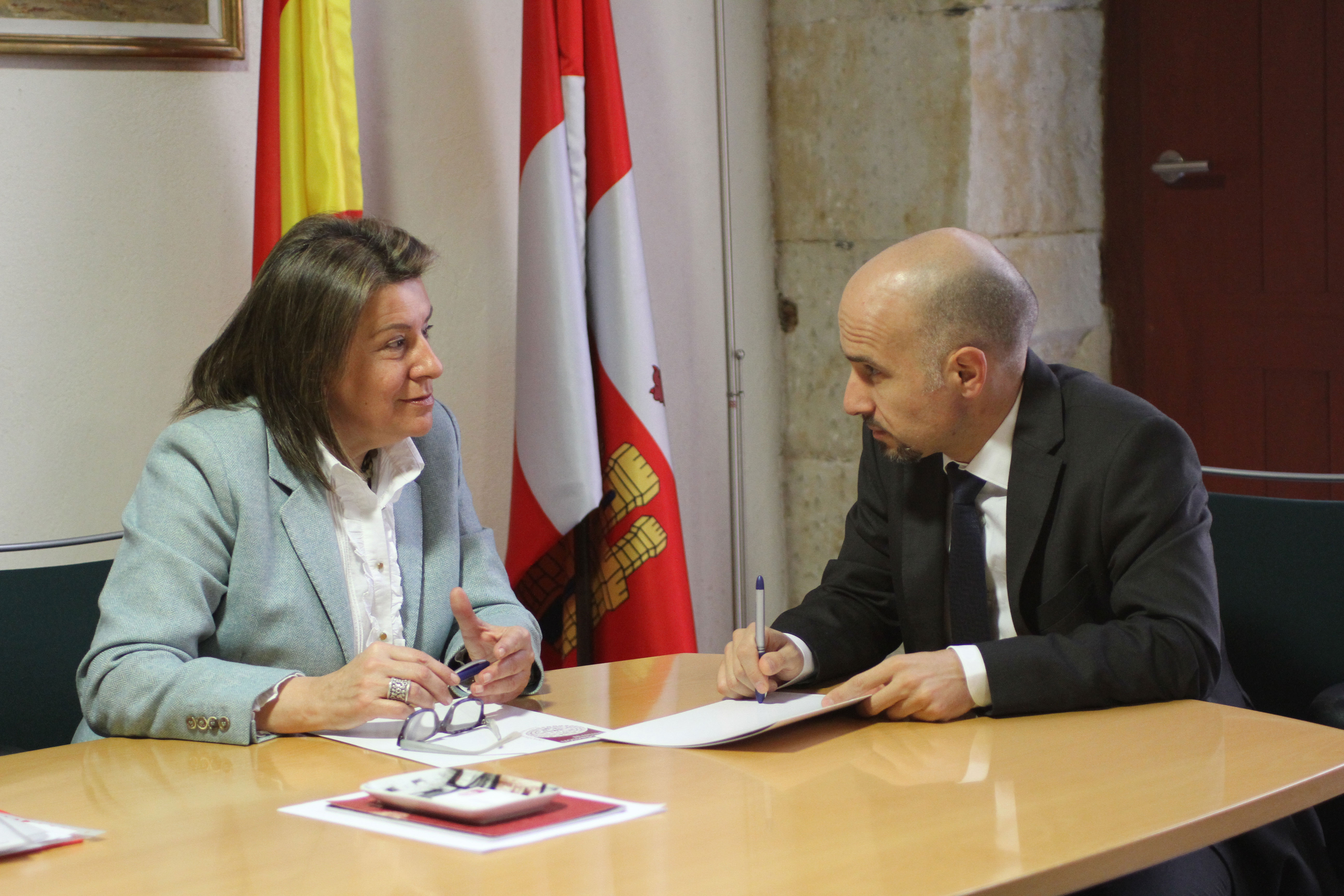 La Fundación General de la Universidad de Salamanca firma un convenio de colaboración con la Fundación AVIVA