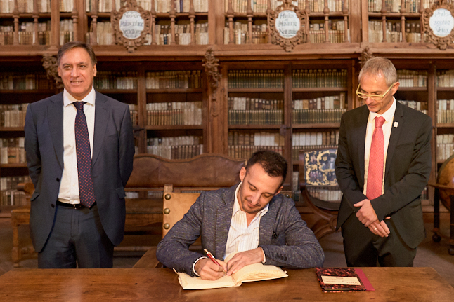 Alejandro Amenábar presenta en la Universidad de Salamanca su película ‘Mientras dure la guerra’ con el deseo de que sea catártica para España 0004 1.jpg