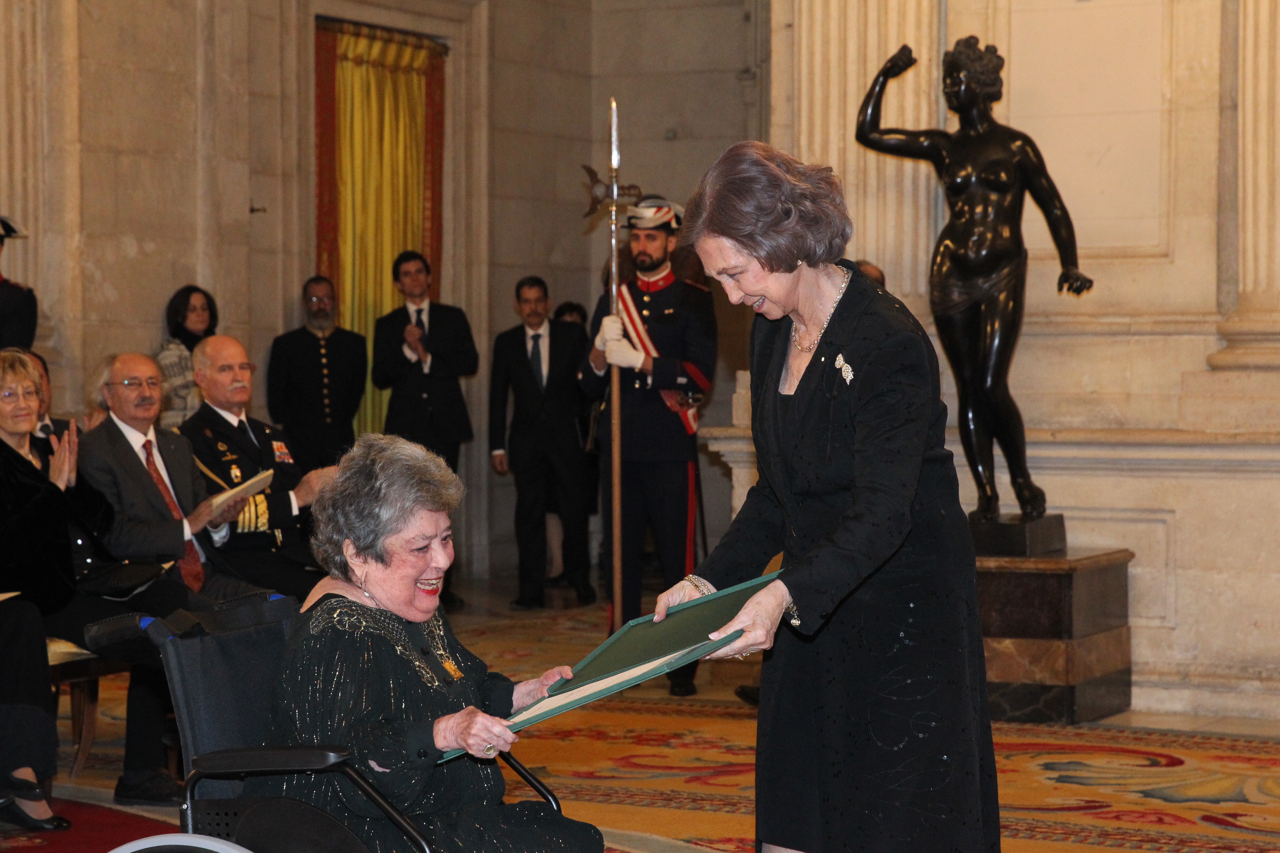 La escritora nicaragüense Claribel Alegría recibe emocionada el XXVI Premio Reina Sofía de Poesía Iberoamericana