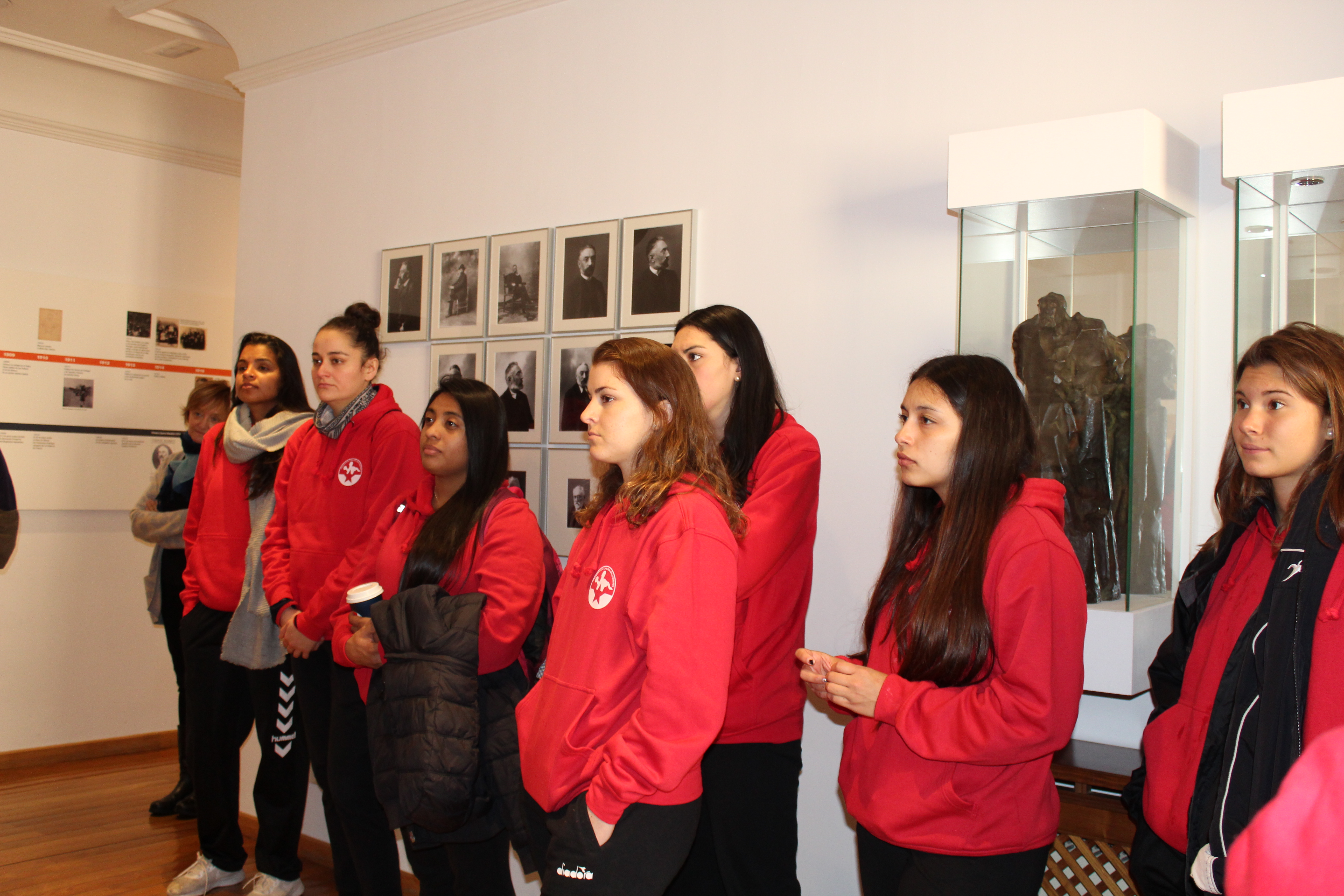 La selección chilena de balonmano femenino visita la Universidad de Salamanca