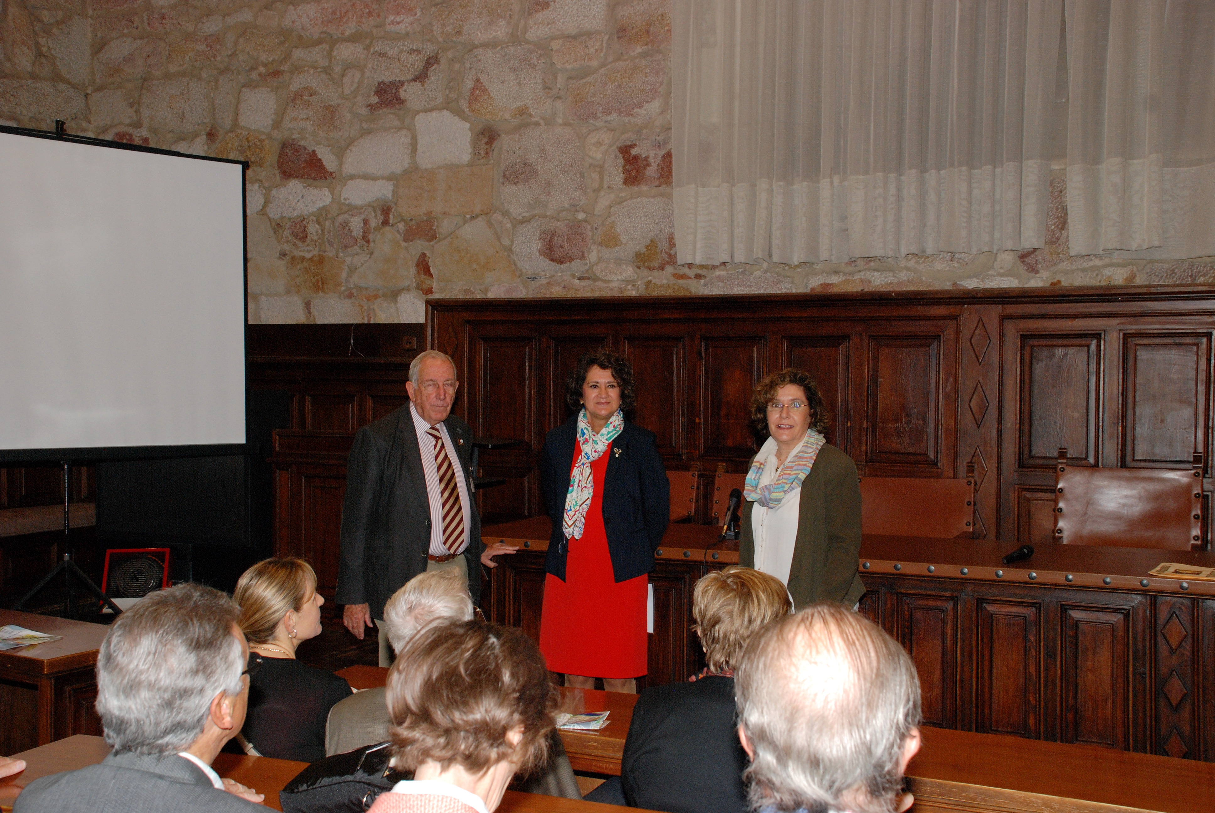 Representantes de la Asociación Internacional de Bibliofilia visita la Universidad de Salamanca