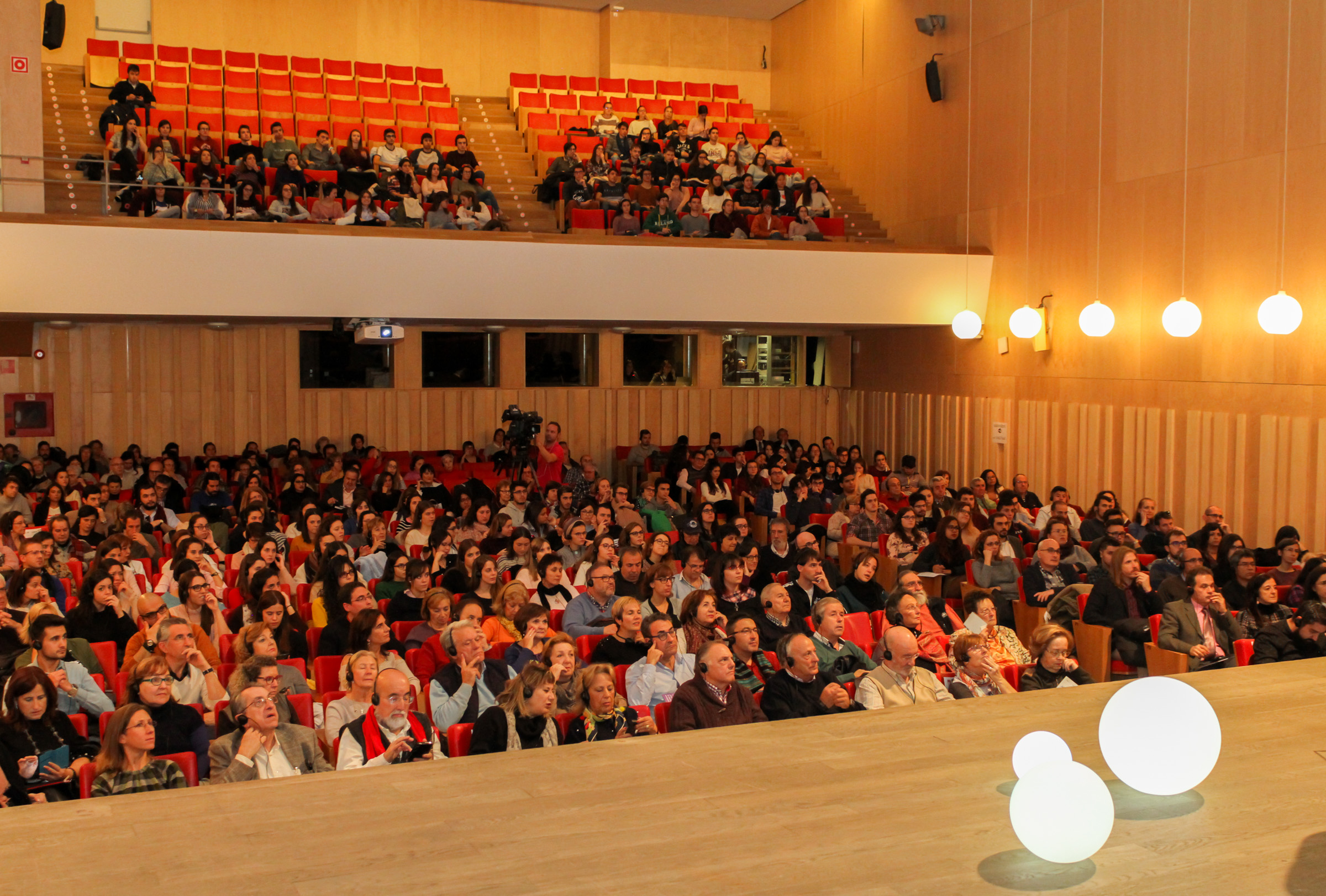 El reconocido científico Aubrey de Grey e Iñaki López (La Sexta Noche) inauguran el ciclo ‘Conversaciones en Salamanca: comprendiendo el envejecimiento’, en el marco del proyecto europeo CENIE de la Fundación General