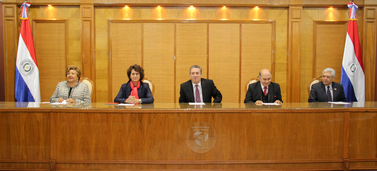 La Universidad de Salamanca y la Fundación Fundapueblos de Paraguay firman un convenio para formar a ediles y personal de las administraciones municipales paraguayas