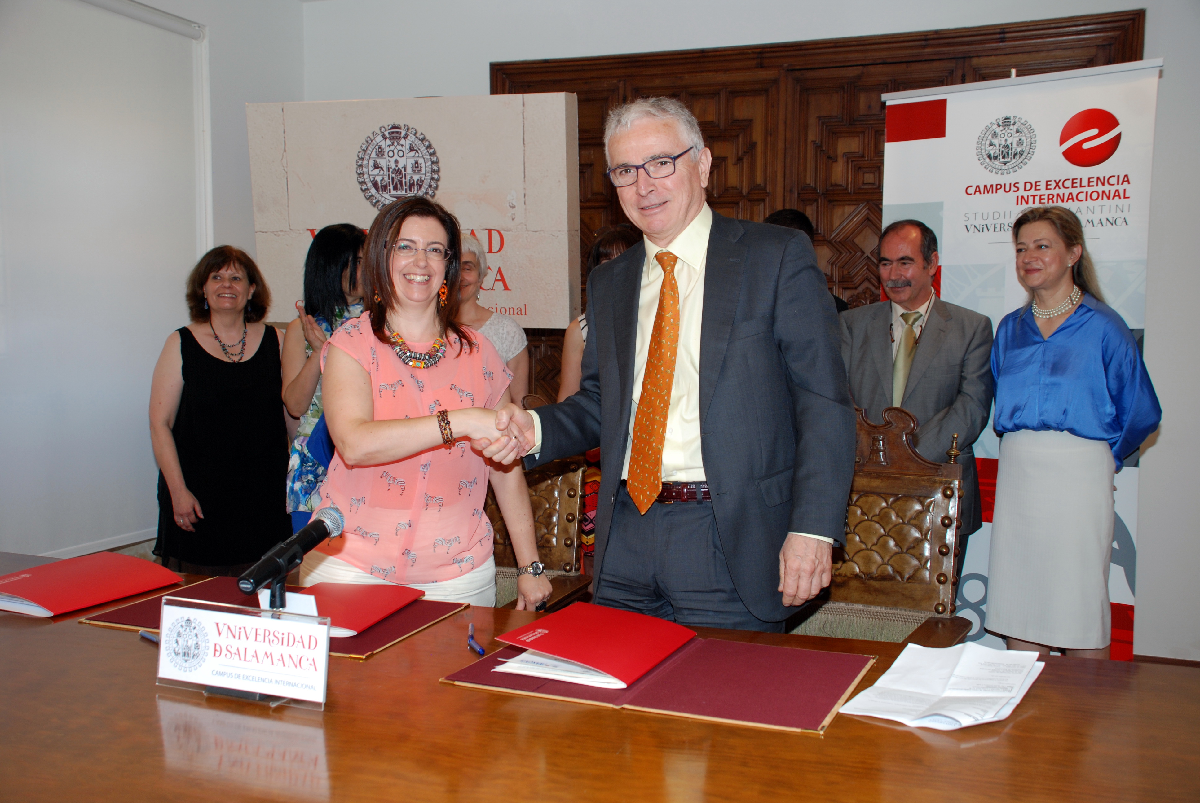 La Universidad de Salamanca y la Embajada de Francia firman un convenio para la gestión de los diplomas oficiales DELF/DALF de lengua francesa