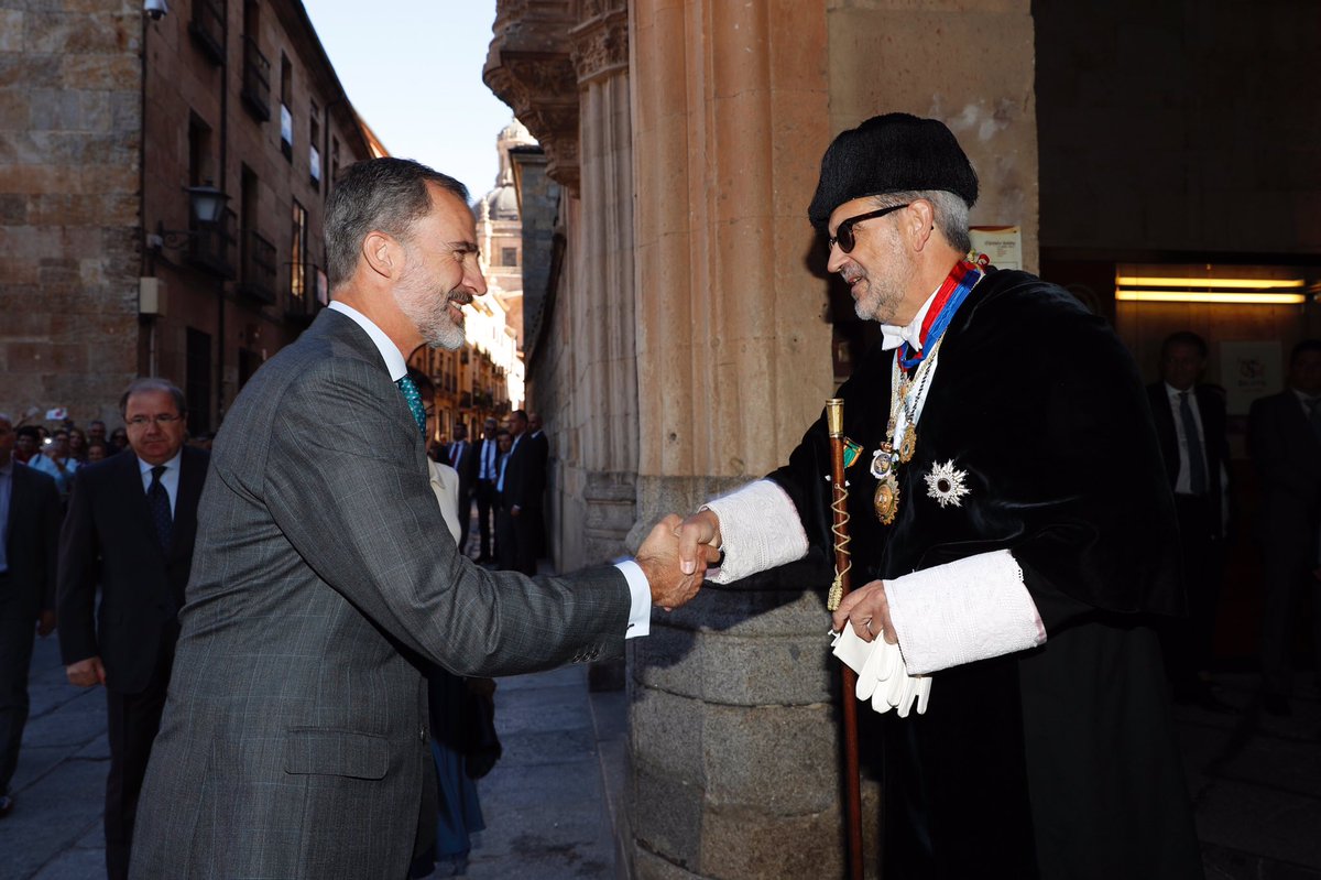 El rector de la Universidad de Salamanca anima a aprovechar el VIII Centenario para afrontar los grandes cambios del modelo universitario español