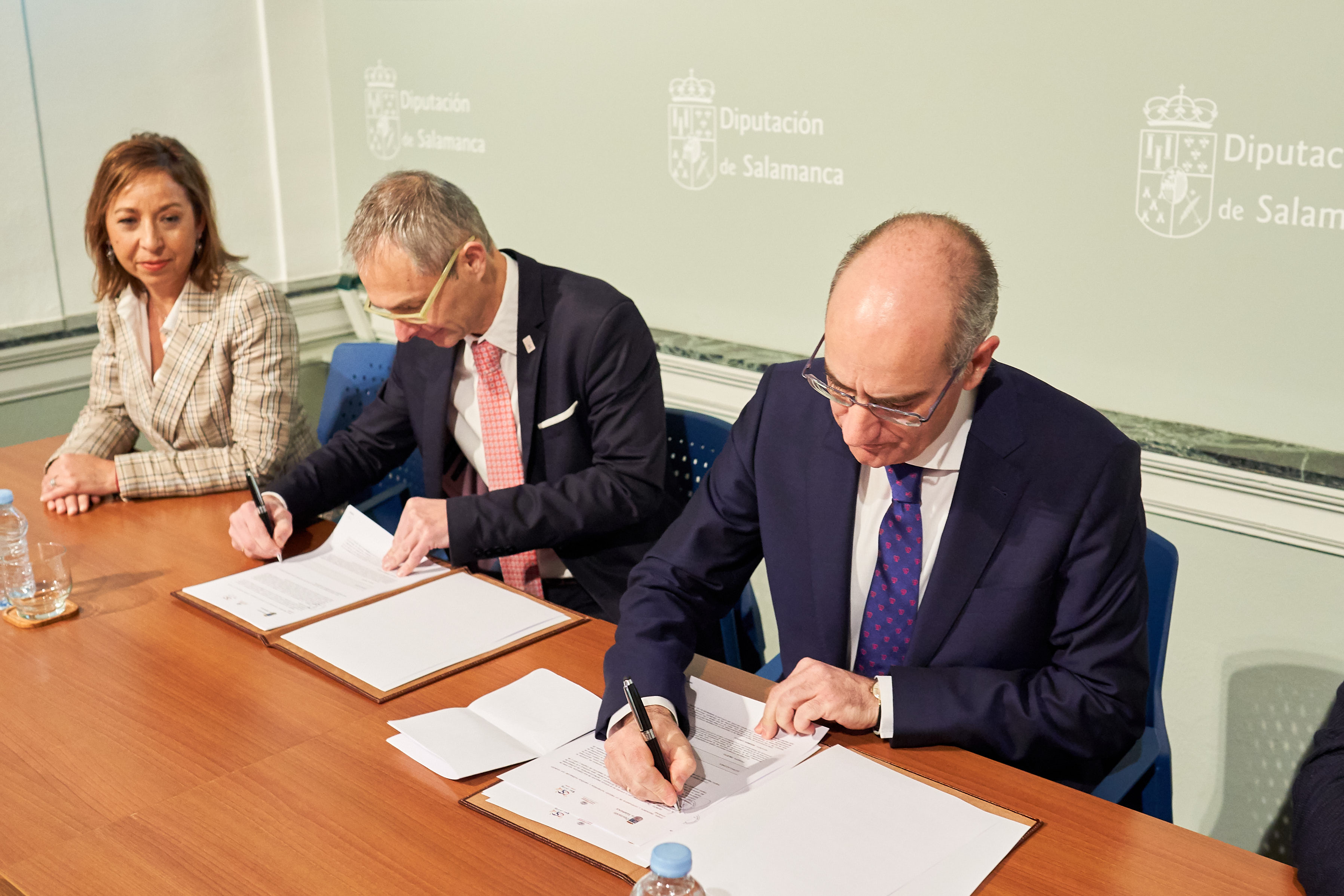 La Universidad de Salamanca y la Diputación firman el convenio para la puesta en marcha del Plan de Empleo Universitario en la provincia
