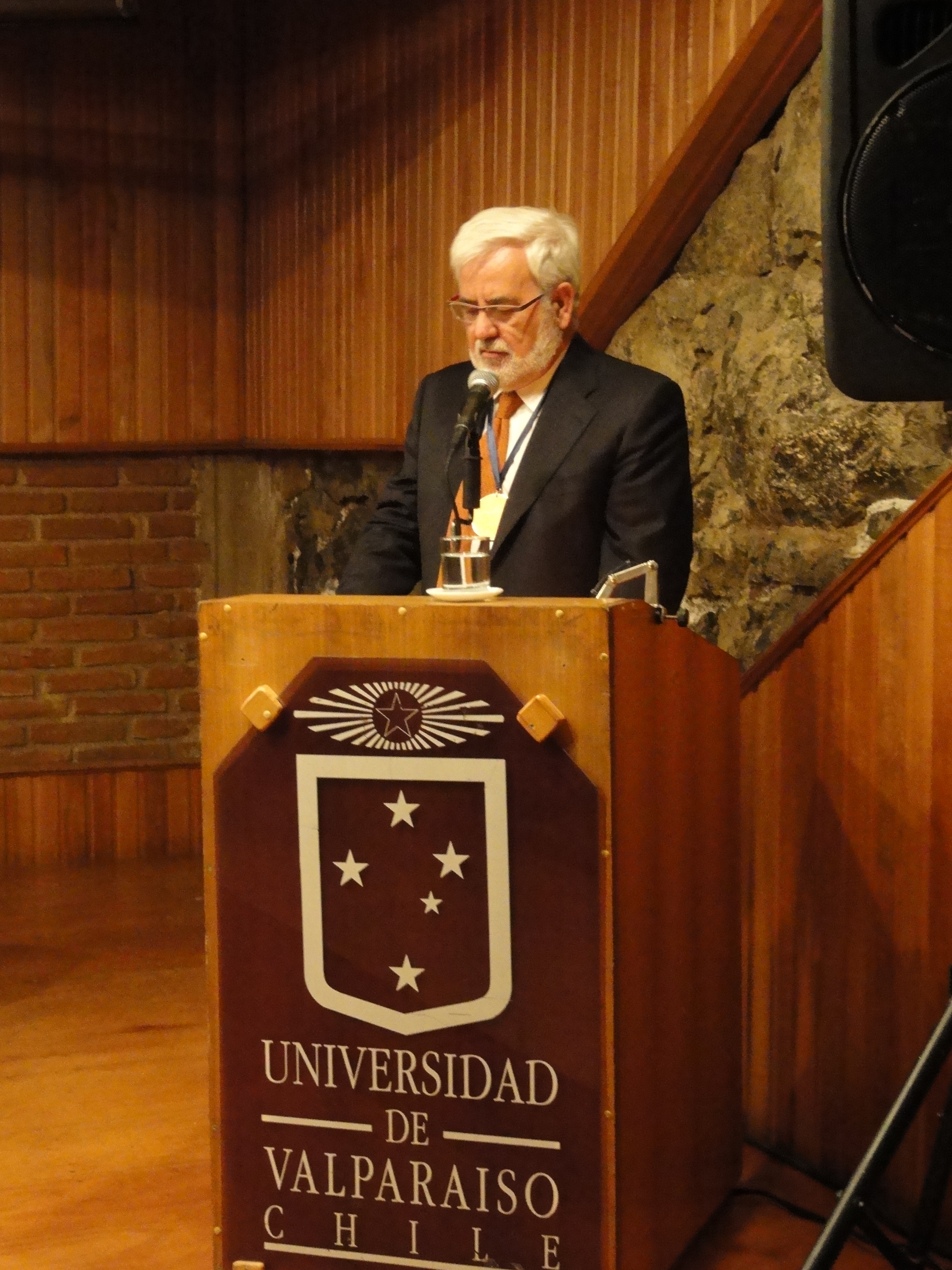 El catedrático de Lógica y Filosofía de la Ciencia Miguel Ángel Quintanilla, doctor honoris causa por la Universidad de Valparaíso