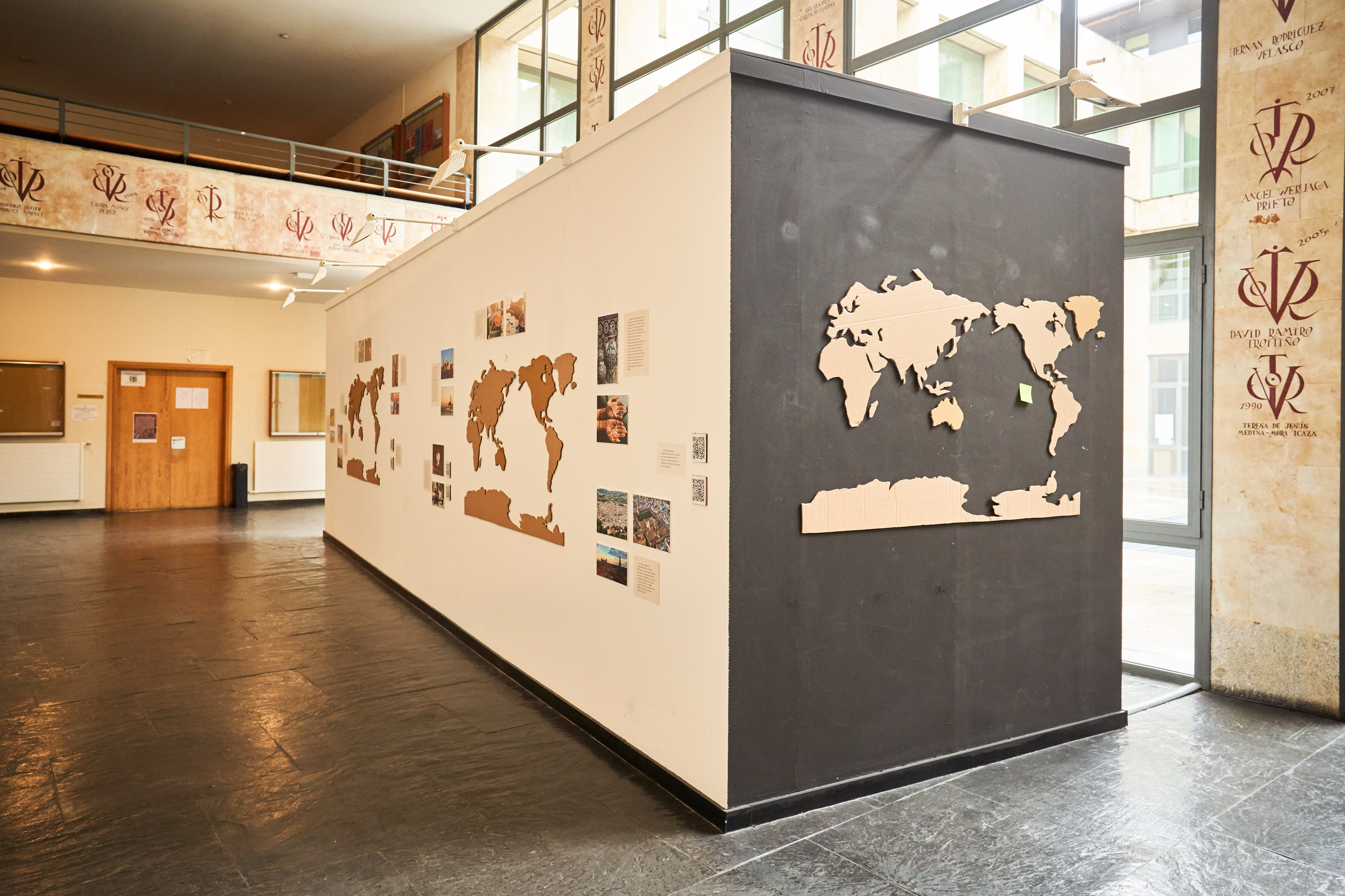 La Facultad de Geografía e Historia acoge una exposición que reivindica el papel integrador de las Humanidades