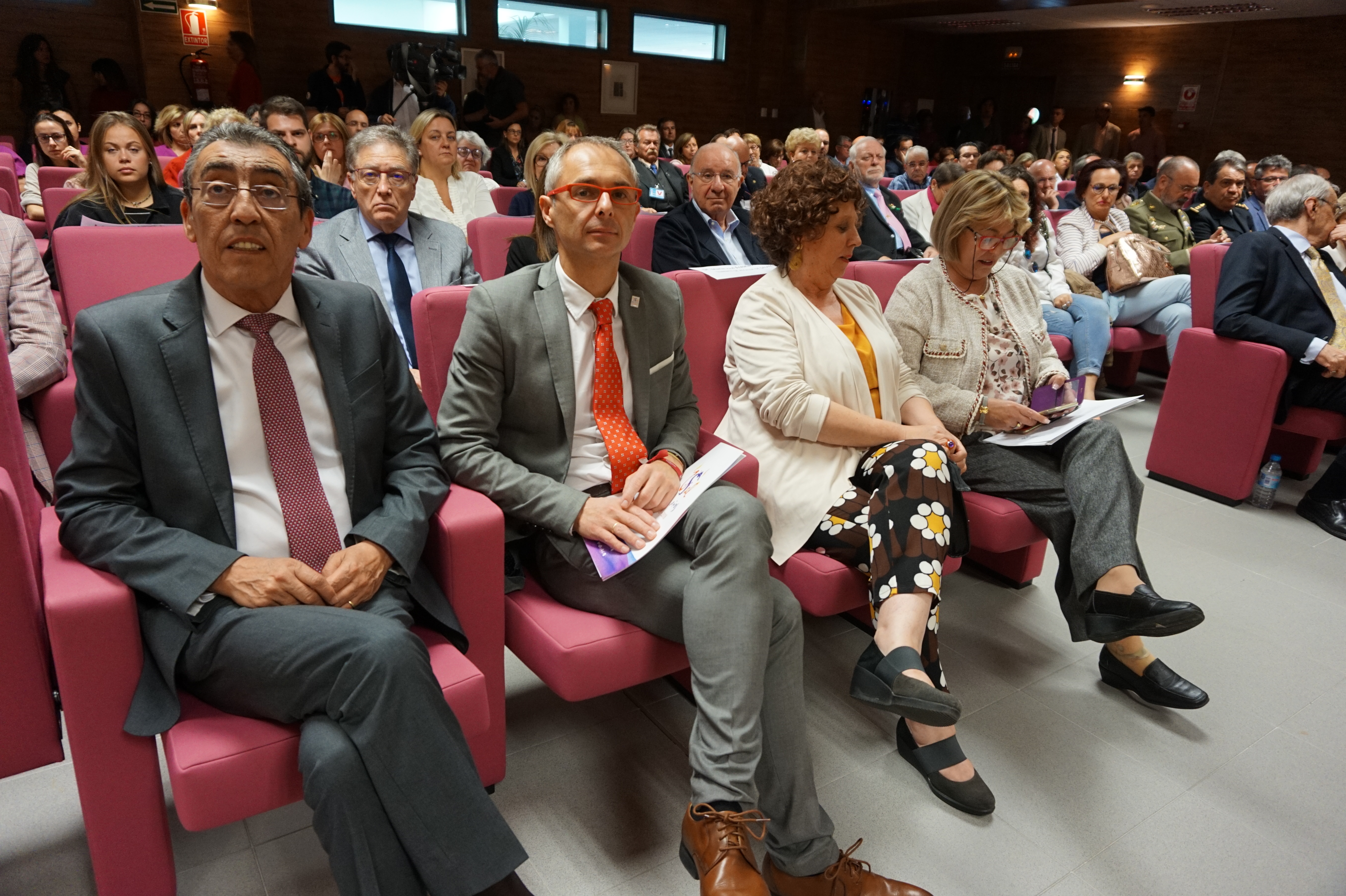 El rector de la Universidad de Salamanca asiste al acto conmemorativo del X Aniversario del Centro de Referencia Estatal de atención a personas con enfermedad de Alzheimer y otras demencias, del Imserso de Salamanca