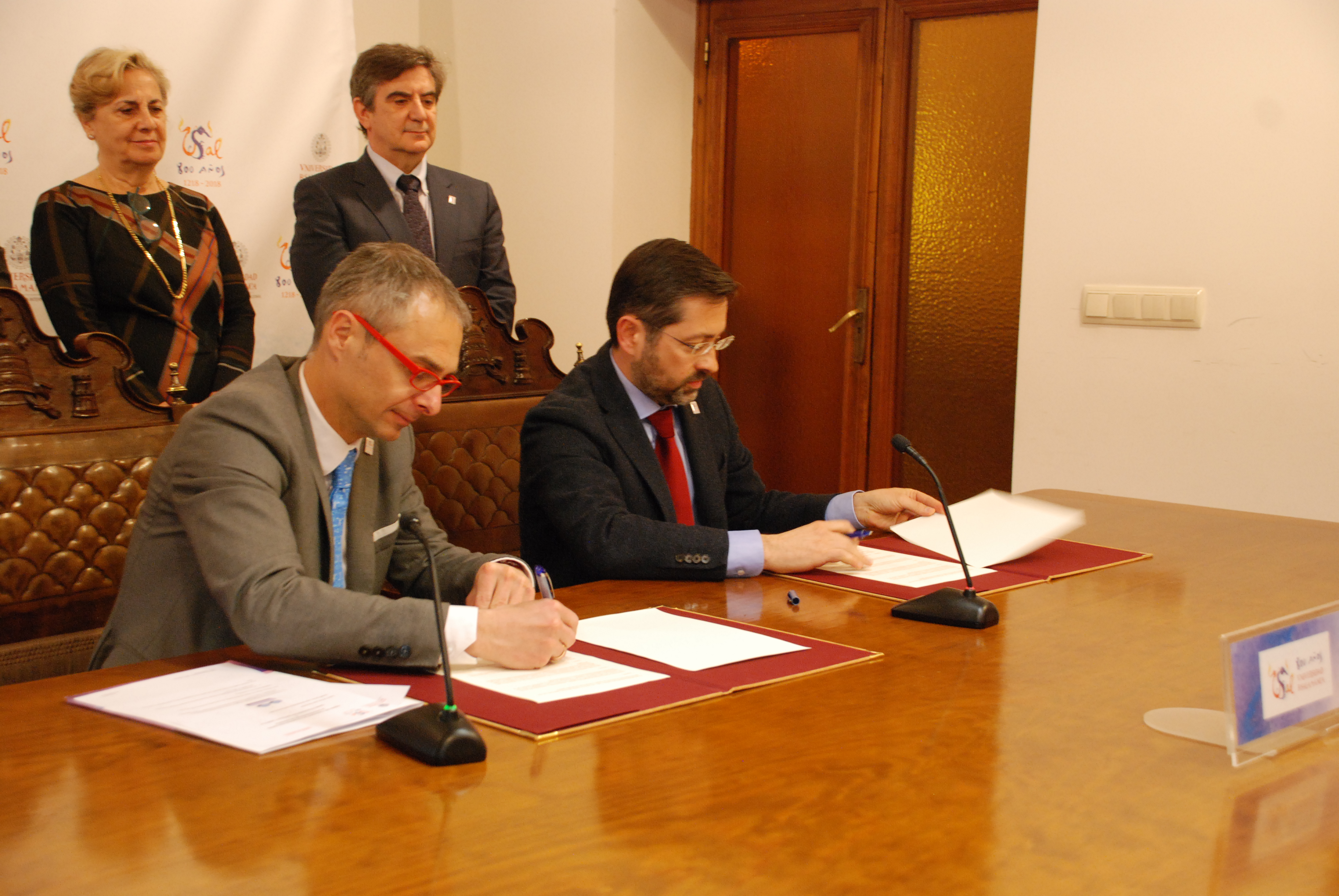 La Universidad de Salamanca y Radio Televisión Castilla y León suscriben un acuerdo en el marco del VIII Centenario