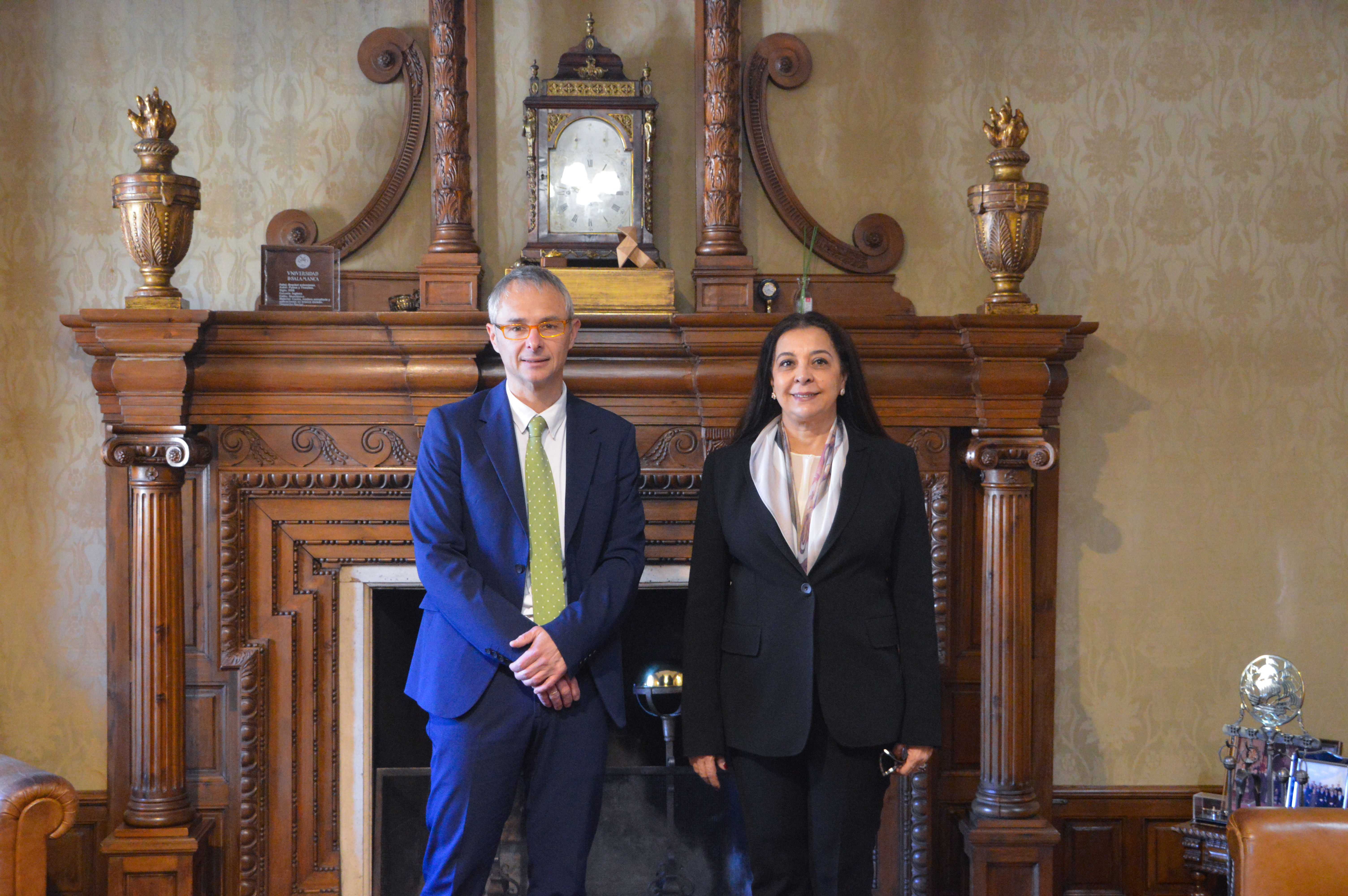 El rector Ricardo Rivero mantiene una reunión de trabajo con la embajadora de Marruecos en España, Karima Benyaich