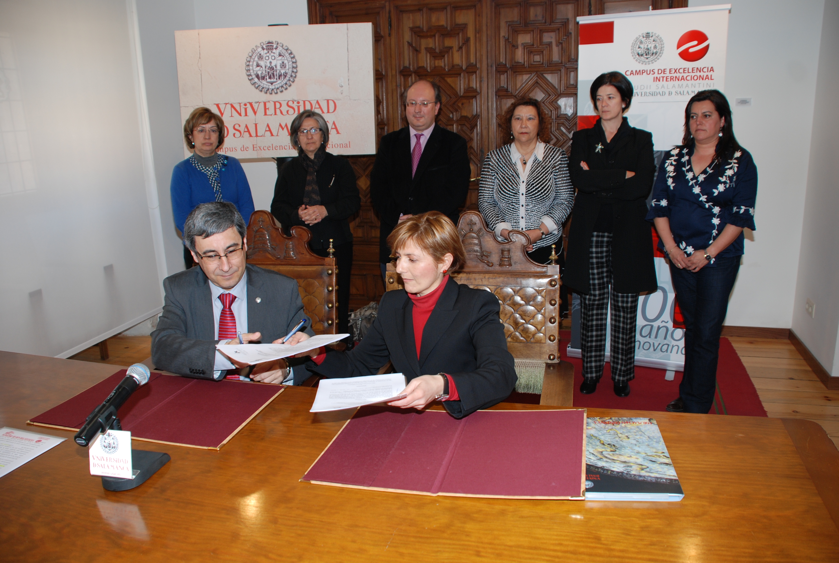 Firma de convenio entre la Universidad de Salamanca y el Colegio Oficial de Diplomados en Trabajo Social y Asistentes Sociales de Salamanca y Zamora