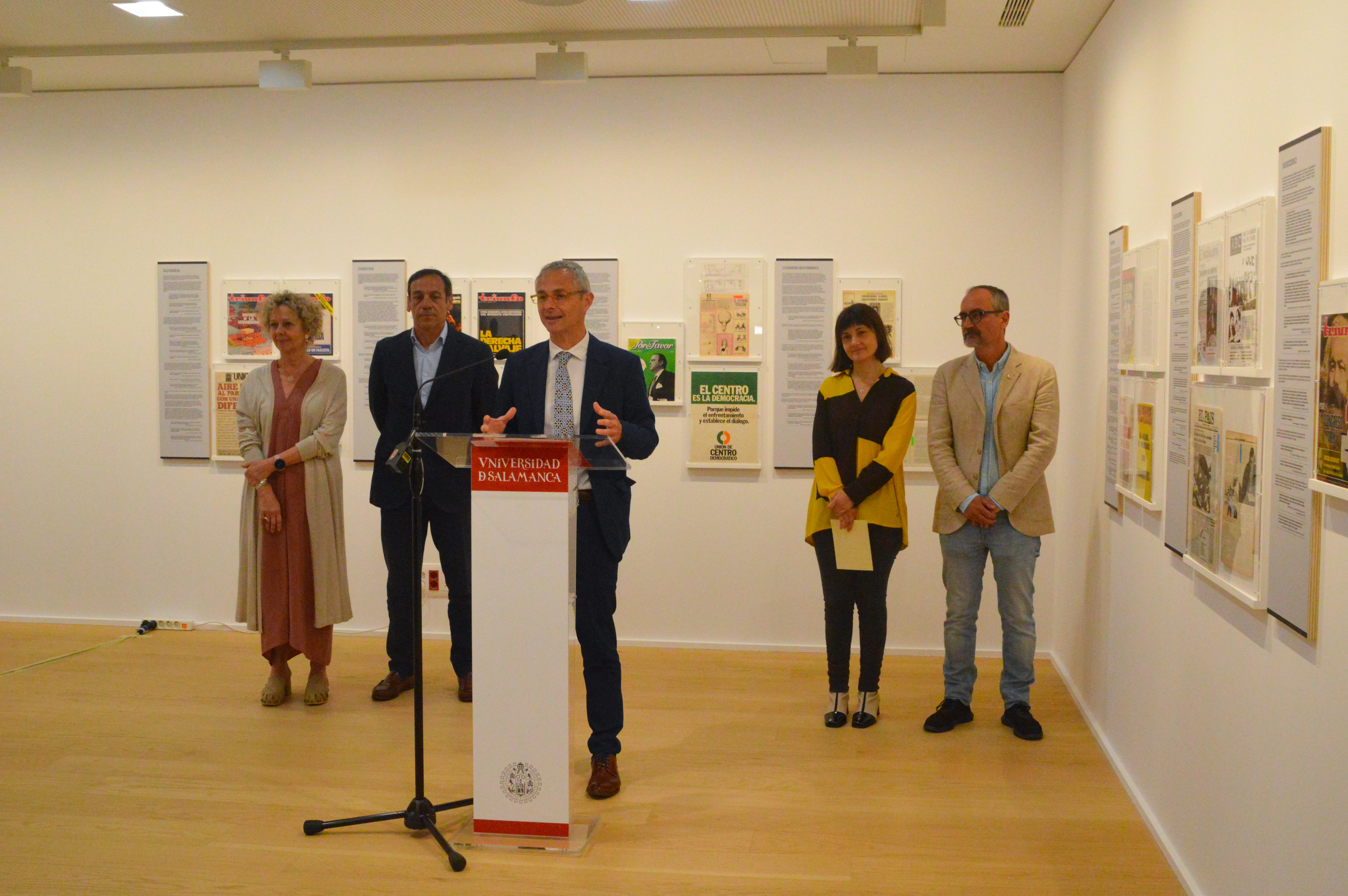 La Universidad de Salamanca muestra en una exposición el valor del lenguaje como herramienta principal del cambio político en la Transición española