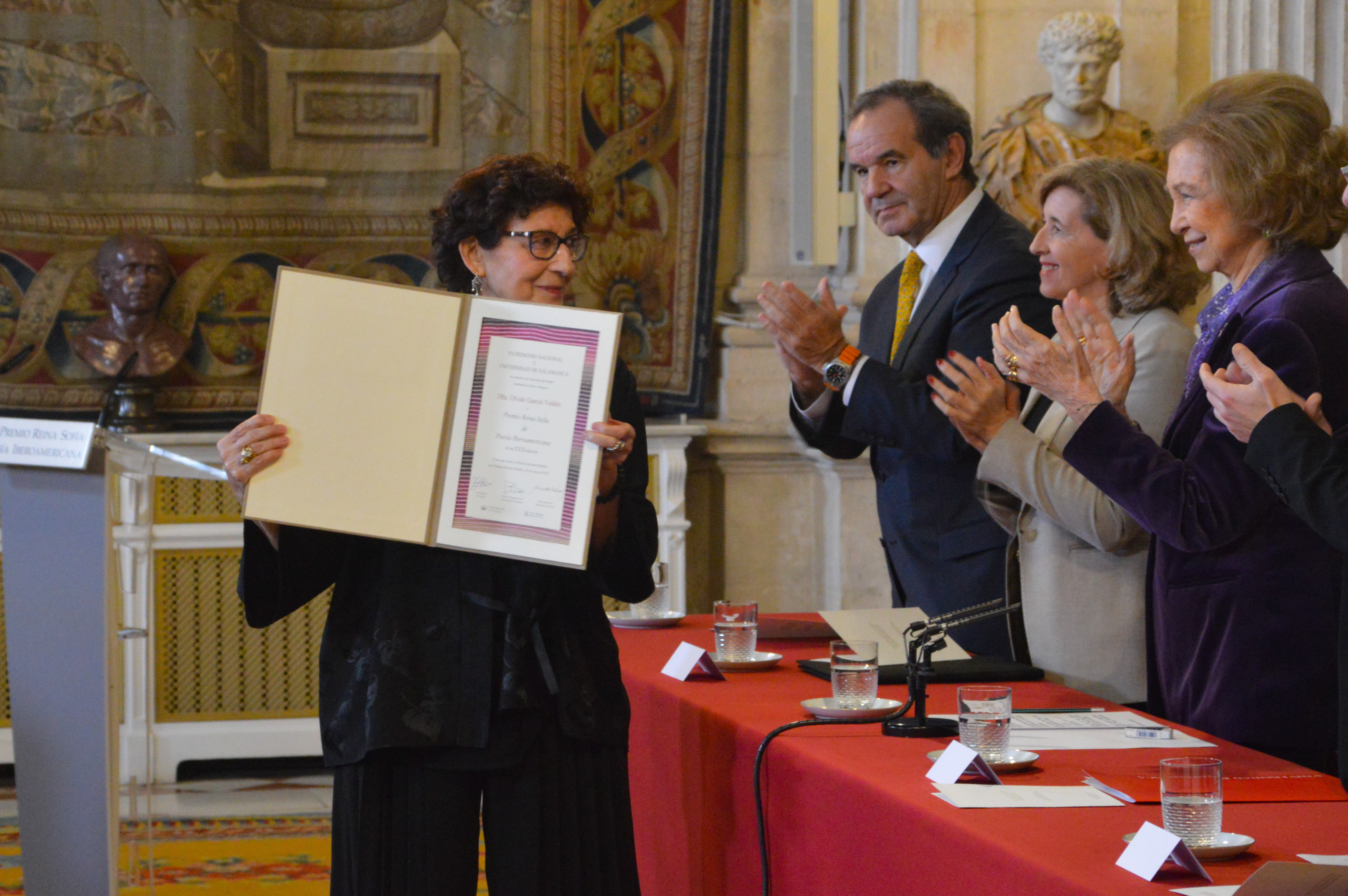 Olvido García Valdés recibe “conmovida y honrada” el XXXI Premio Reina Sofía de Poesía Iberoamericana