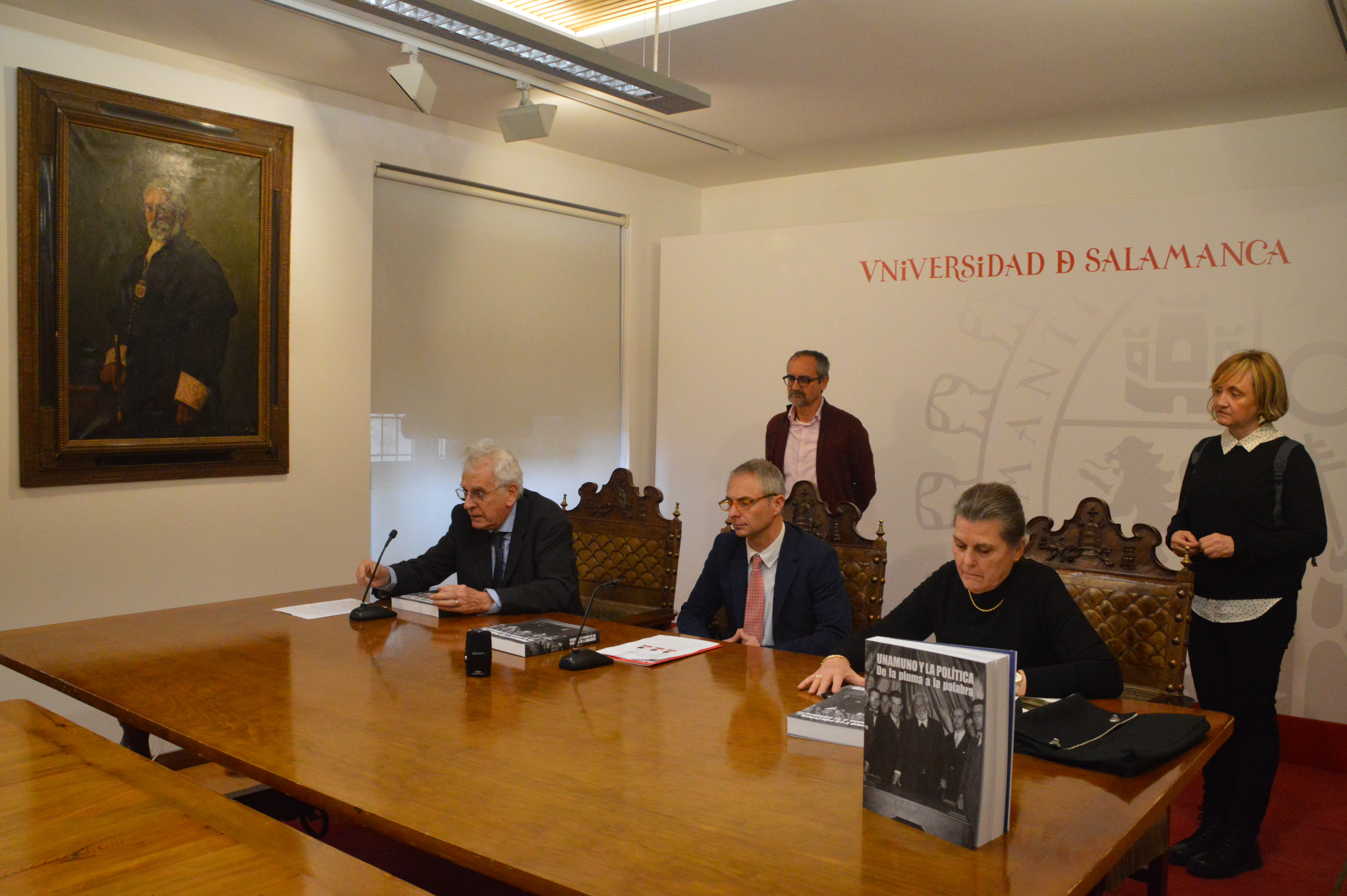 La Universidad de Salamanca reúne en el libro seis décadas del pensamiento político de Unamuno