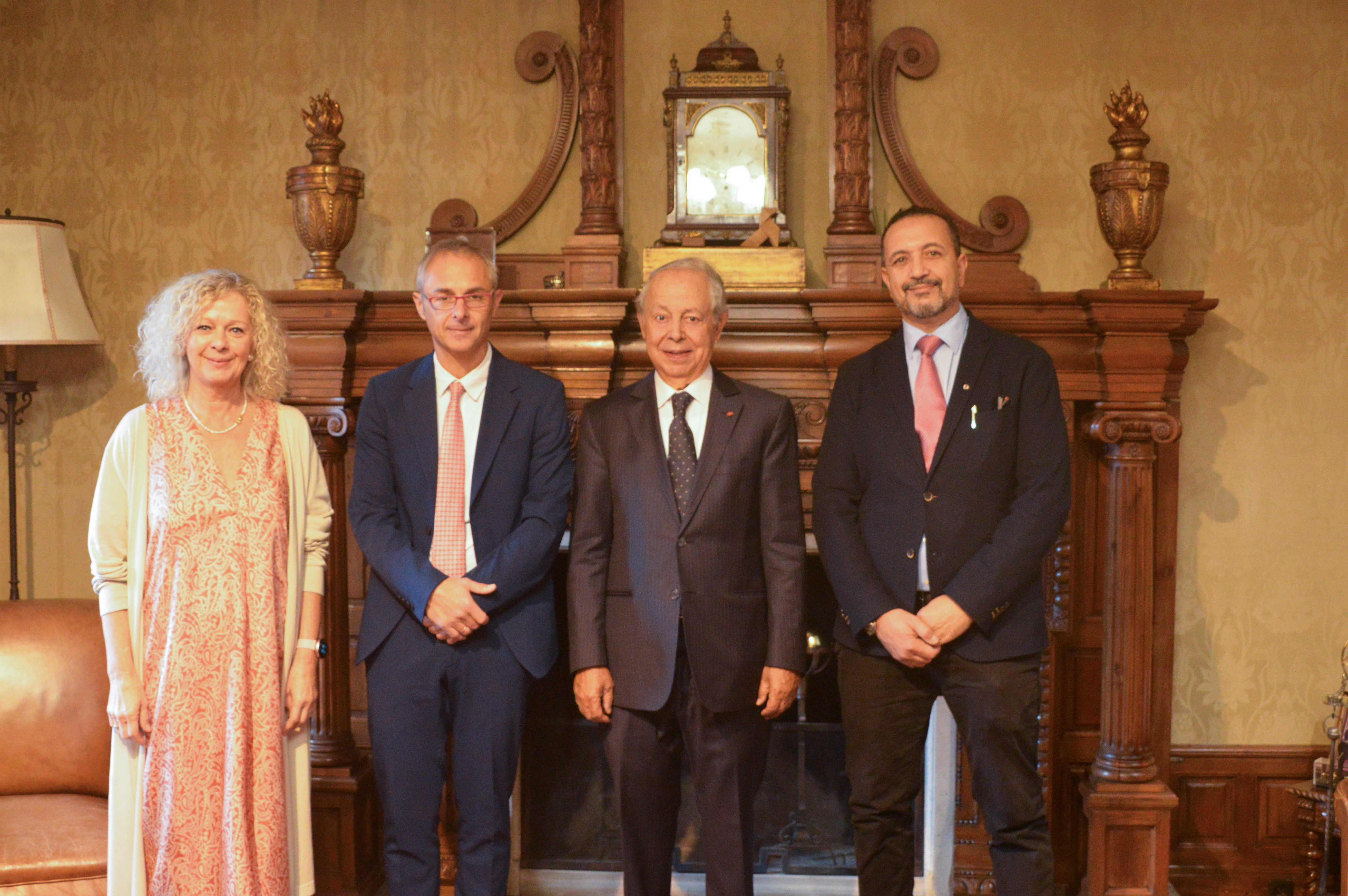 El rector de la Universidad de Salamanca recibe al diplomático marroquí Driss Dahak