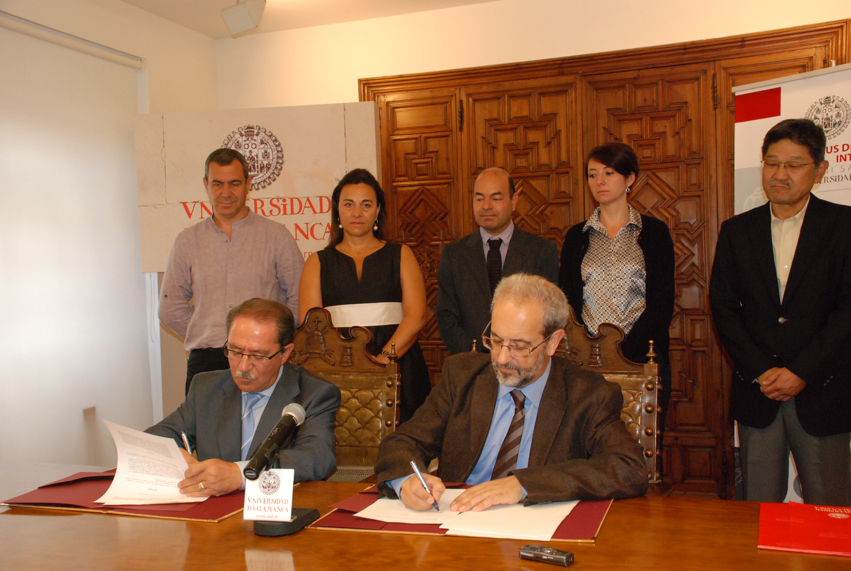 Firma de convenio entre la Universidad de Salamanca y el Ayuntamiento de Santa Marta de Tormes