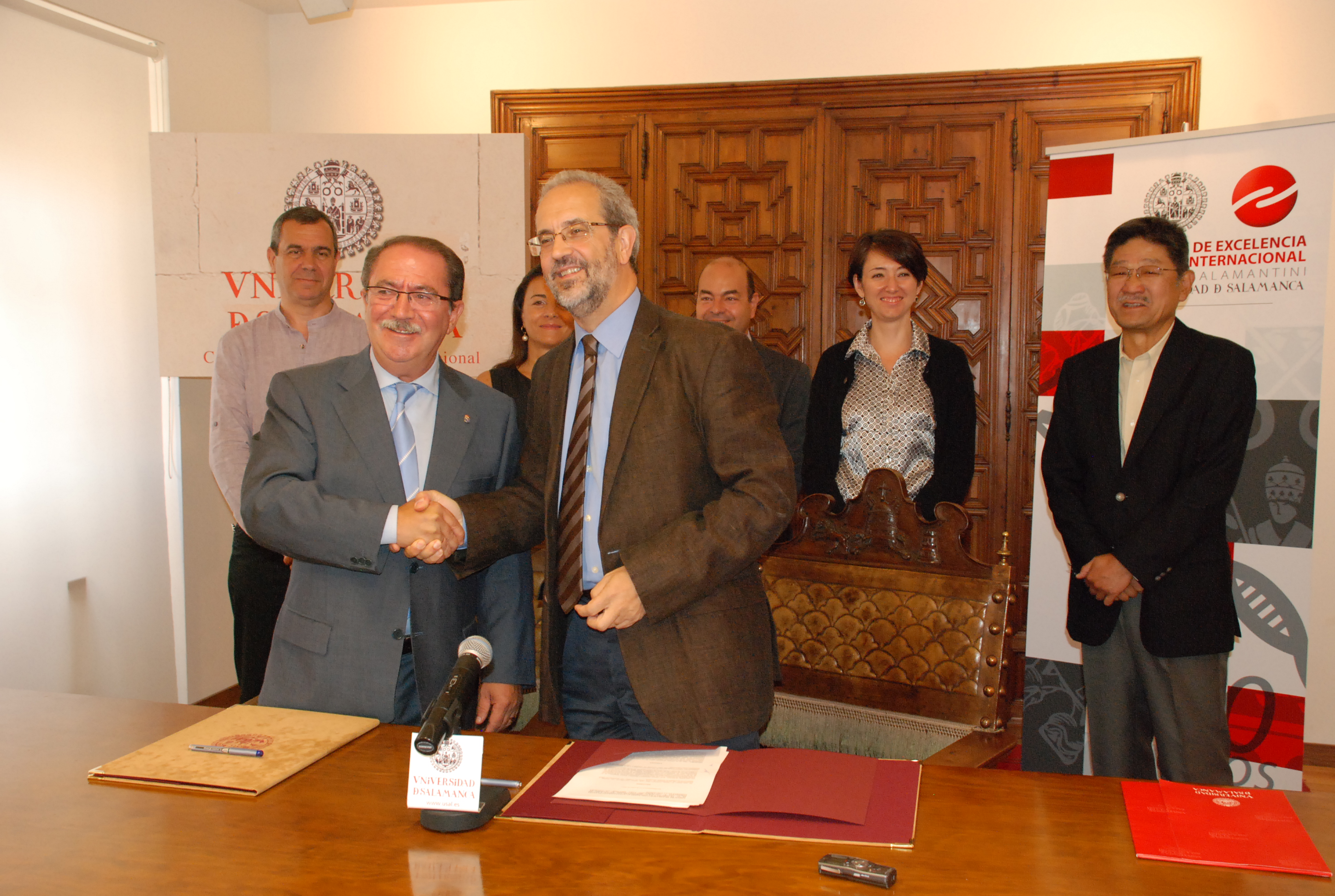 Firma de convenio entre la Universidad de Salamanca y el Ayuntamiento de Santa Marta de Tormes