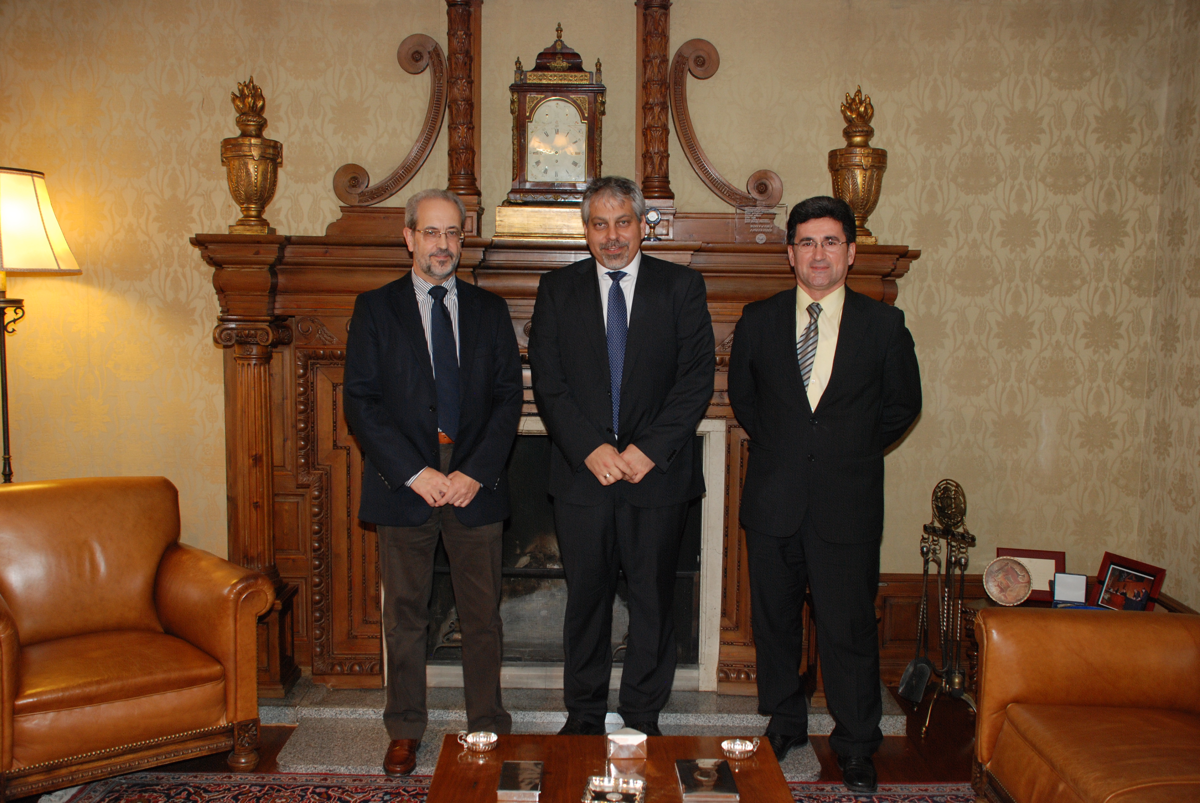 El rector de la Universidad de Salamanca recibe al portavoz de la Embajada de Israel en España