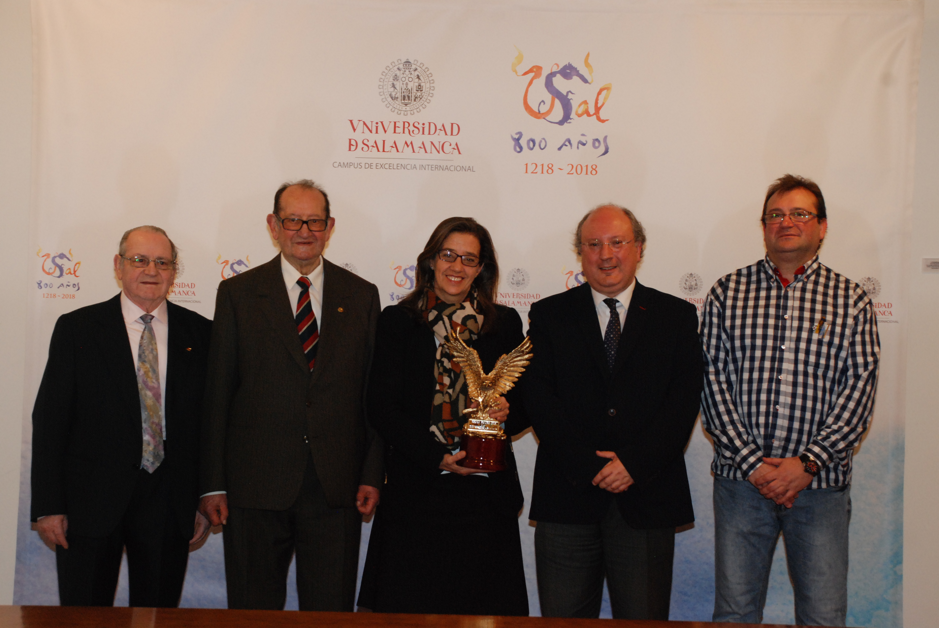 La Universidad de Salamanca recibe el Premio Águilas Fauba de la Federación de Asociaciones de Barrios Antiguos de la provincia de Salamanca