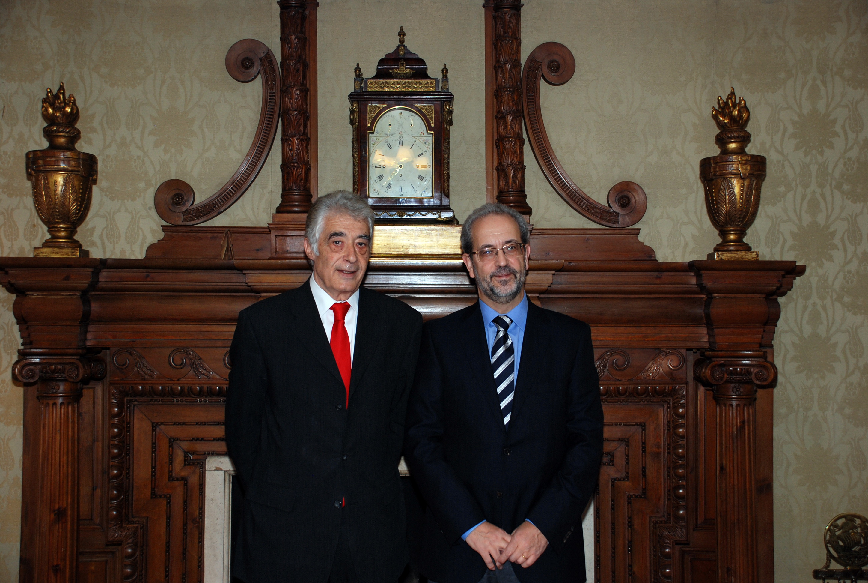 El subdelegado del Gobierno en Salamanca, Javier Galán Serrano, visita al rector de la Universidad de Salamanca.