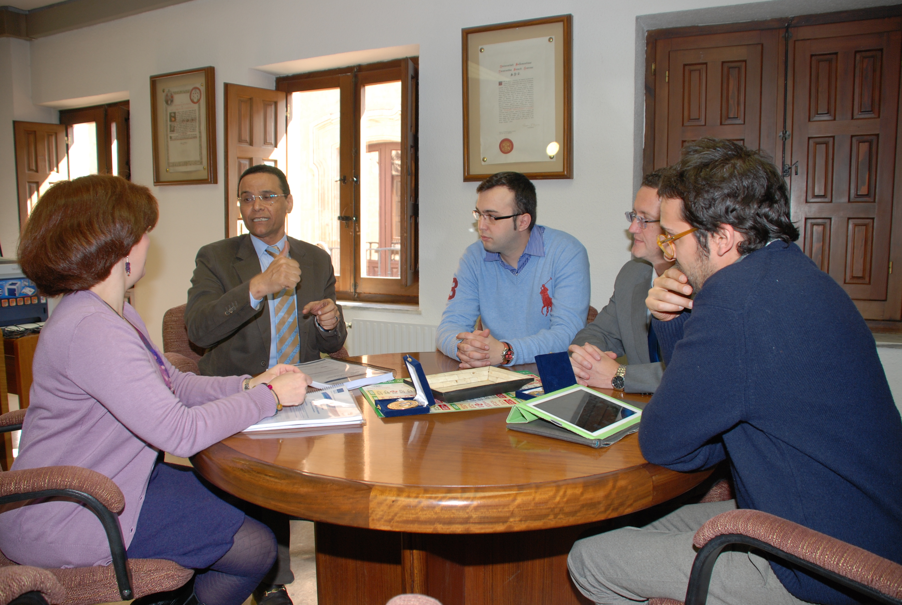 El consejero cultural de la Embajada de la República Árabe de Egipto visita la Universidad de Salamanca