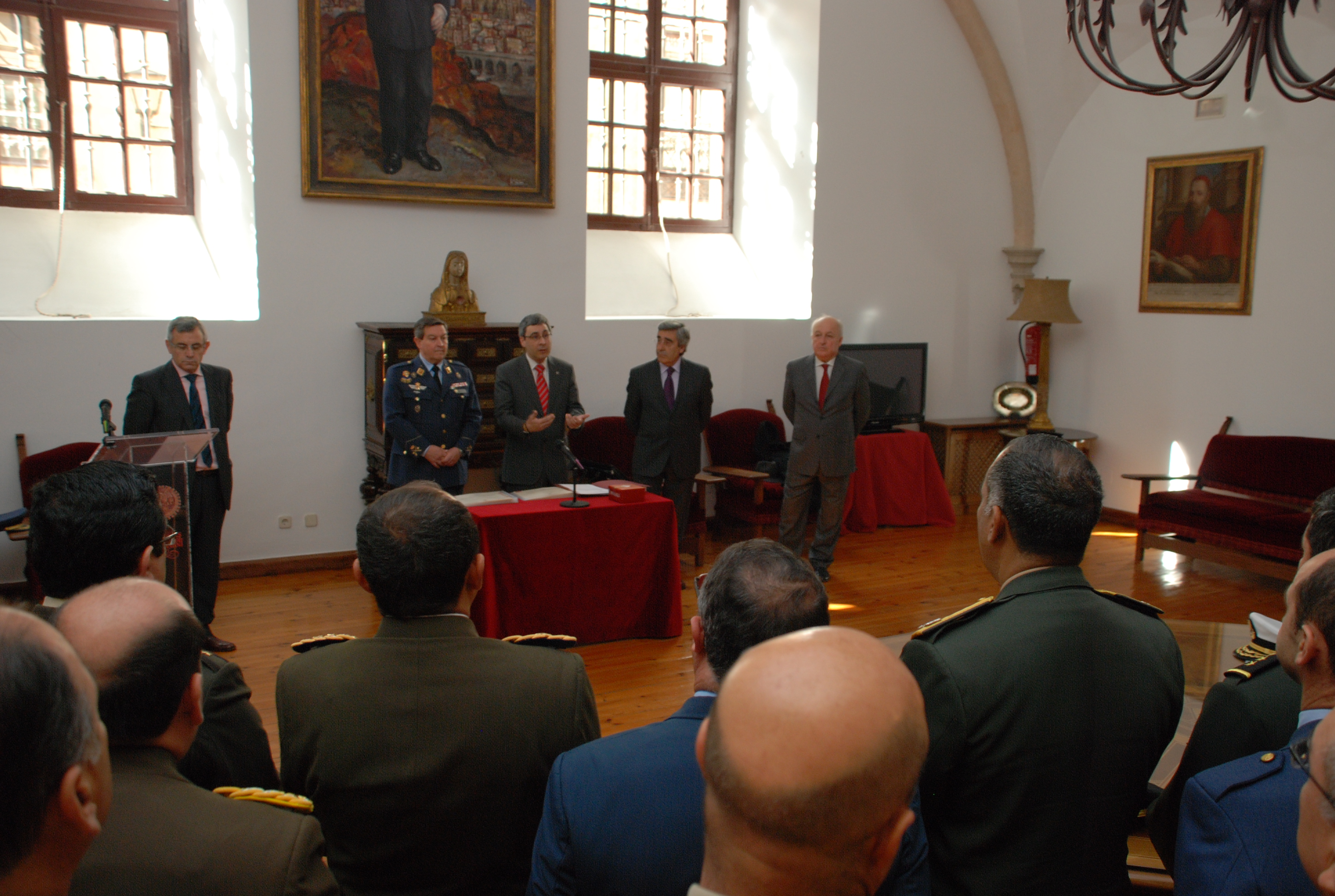 El vicerrector de Docencia preside el acto de entrega de diplomas del XI Curso de Altos Estudios para Oficiales Superiores Iberoamericanos