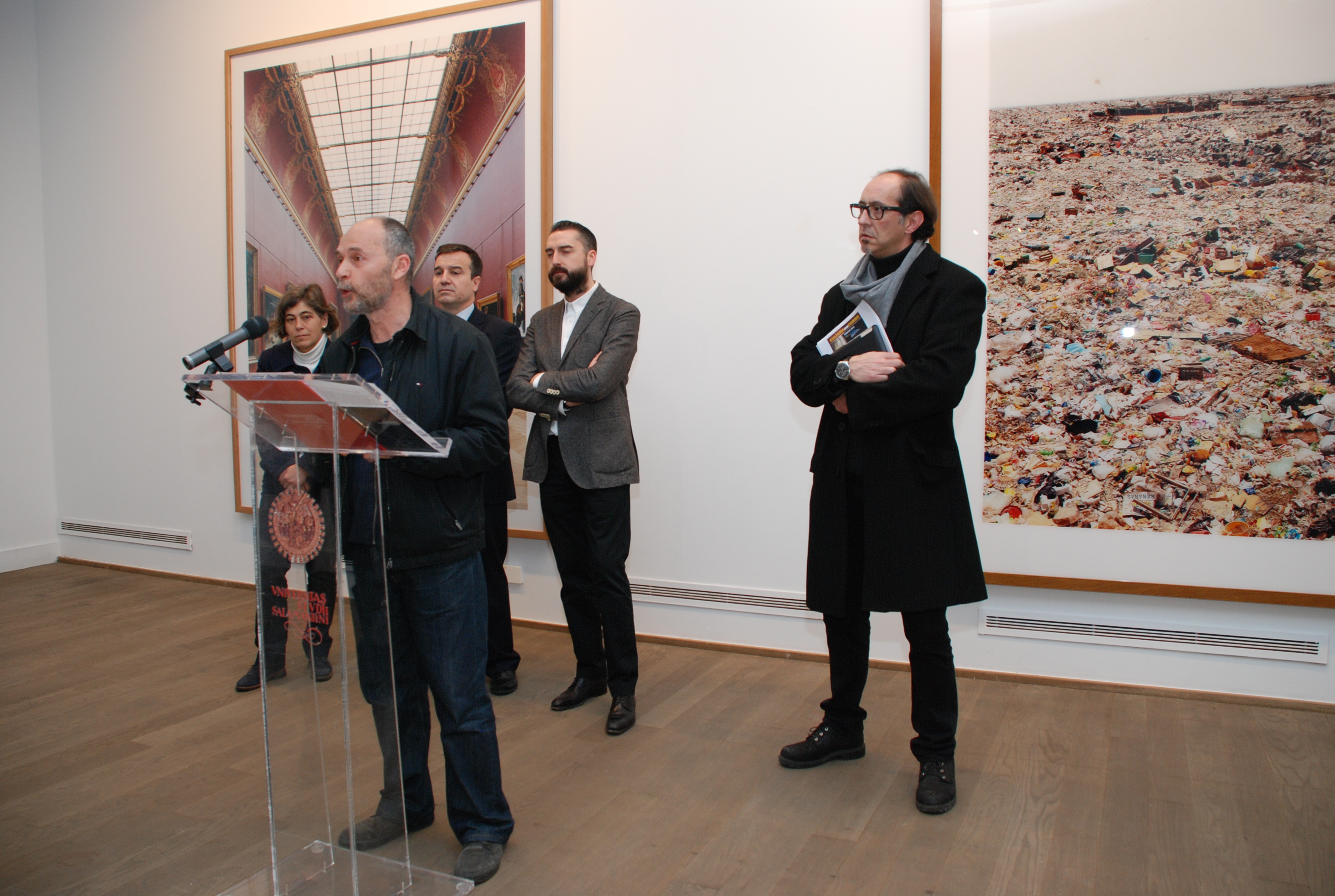 La exposición ‘Colapso’ acerca a la Universidad de Salamanca obras de 23 artistas nacionales e internacionales de los fondos del MUSAC