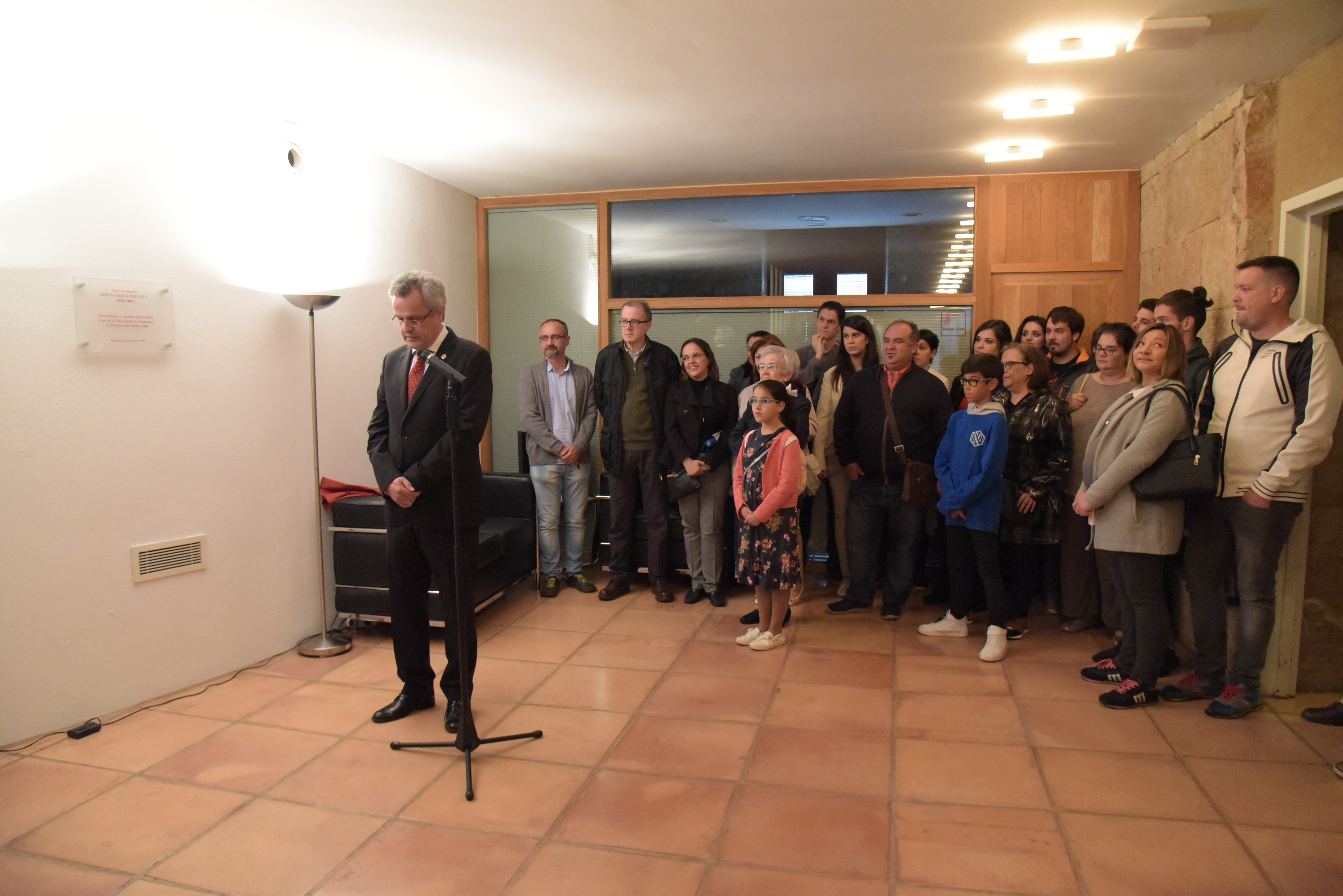 La Universidad de Salamanca dedica la sala de ensayos de la Hospedería de Fonseca a Jesús García-Bernalt, fundador del Coro Universitario