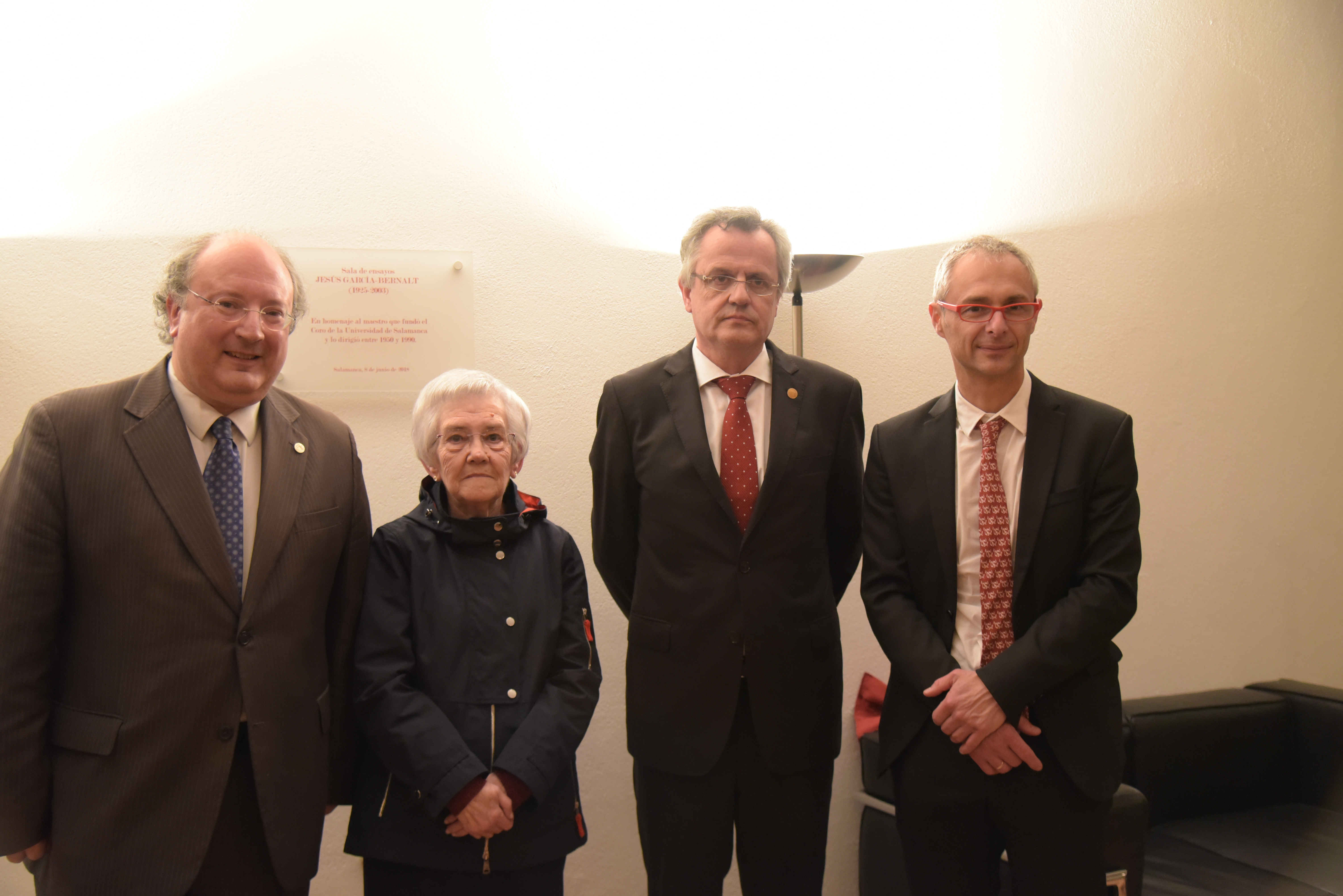 La Universidad de Salamanca dedica la sala de ensayos de la Hospedería de Fonseca a Jesús García-Bernalt, fundador del Coro Universitario