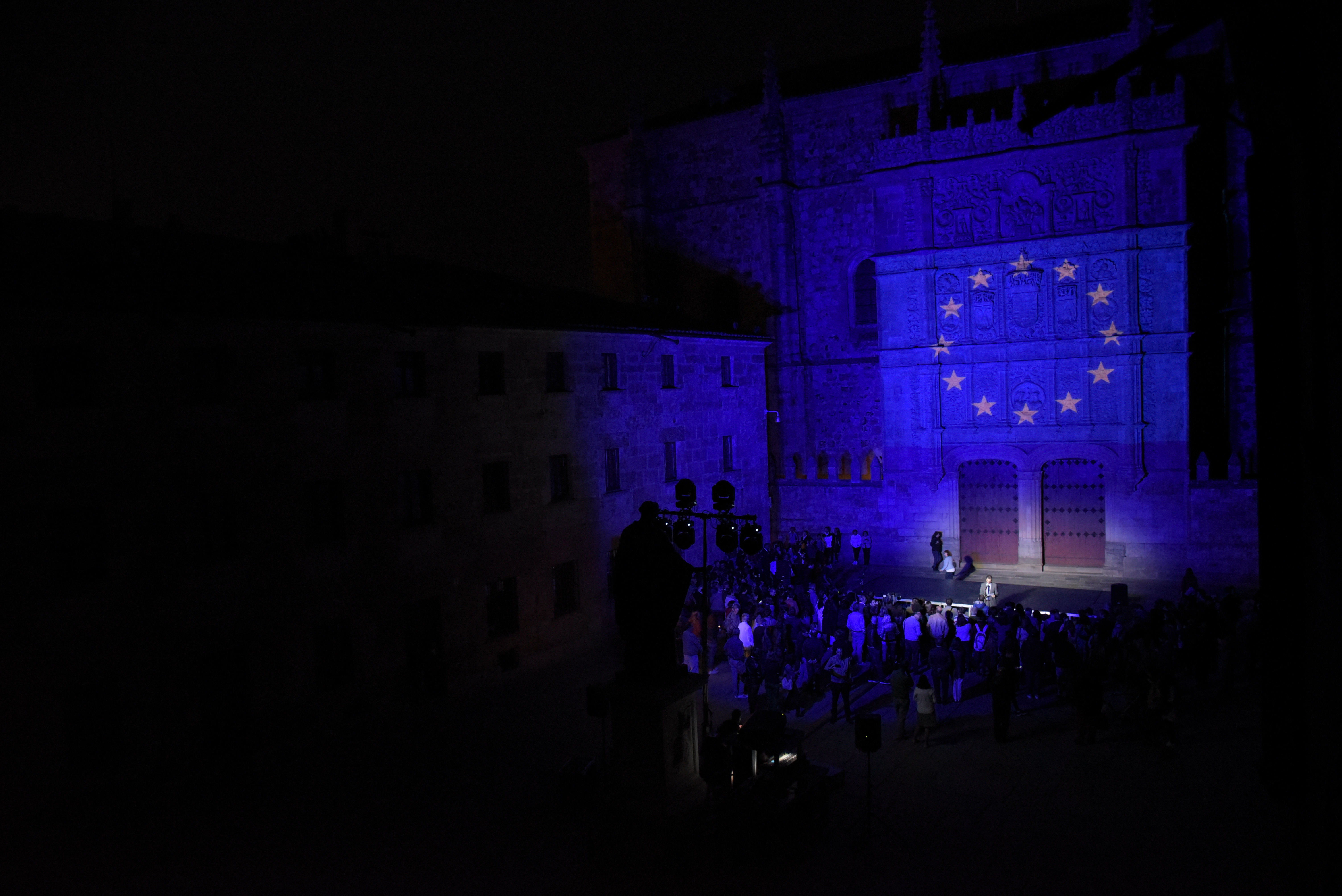 La Universidad de Salamanca celebra el Día de Europa con música, danza, cine, gastronomía y la iluminación de la fachada rica