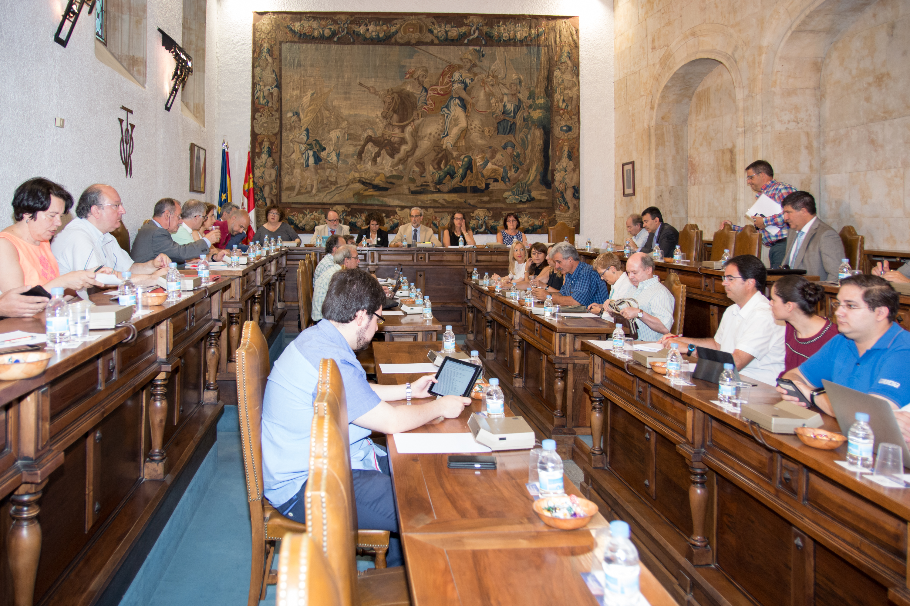 El Consejo de Gobierno aprueba una declaración institucional que propone la definición de una carrera académico-asistencial sanitaria en las universidades de Castilla y León