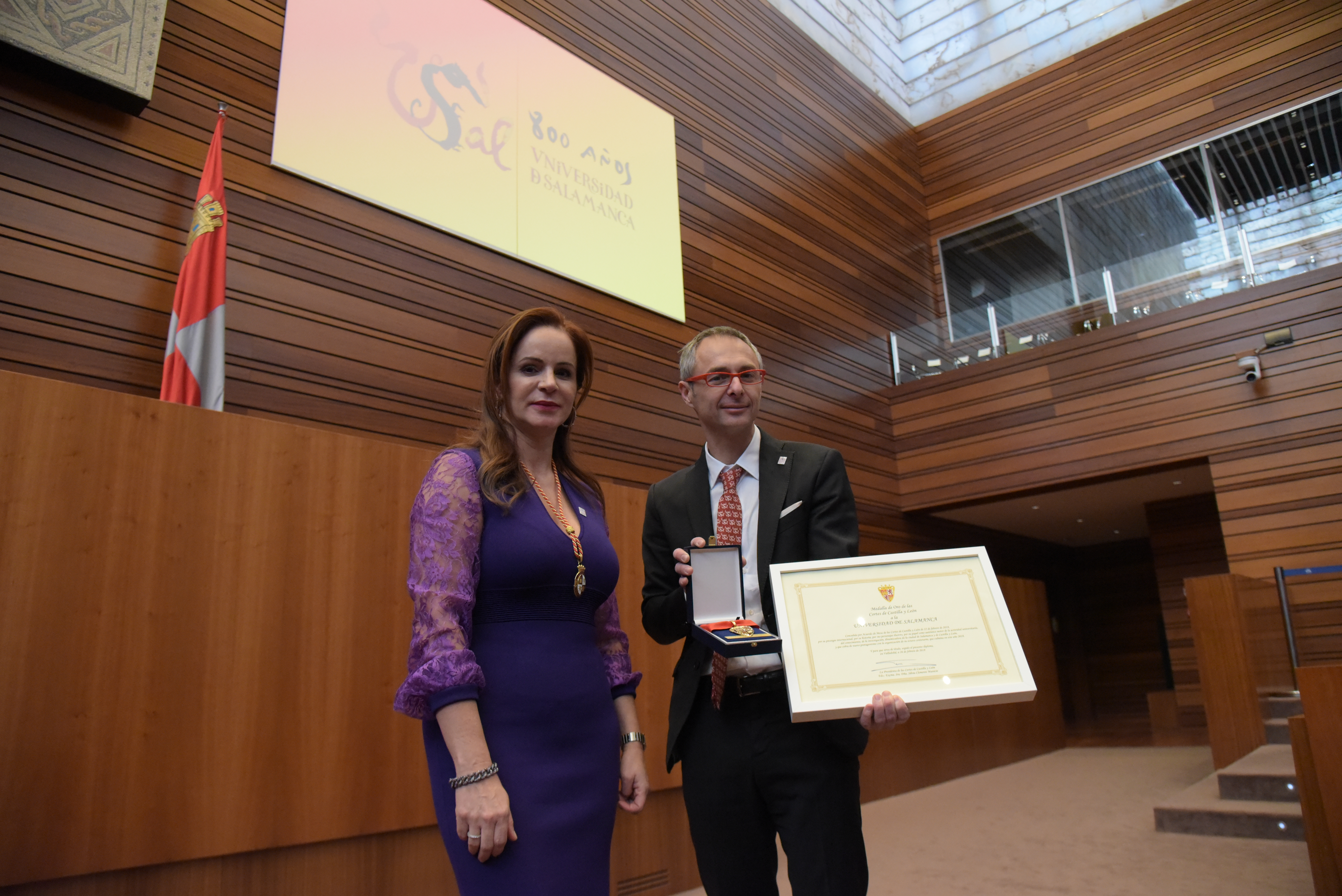 La Universidad de Salamanca recibe la Medalla de Oro de las Cortes de Castilla y León