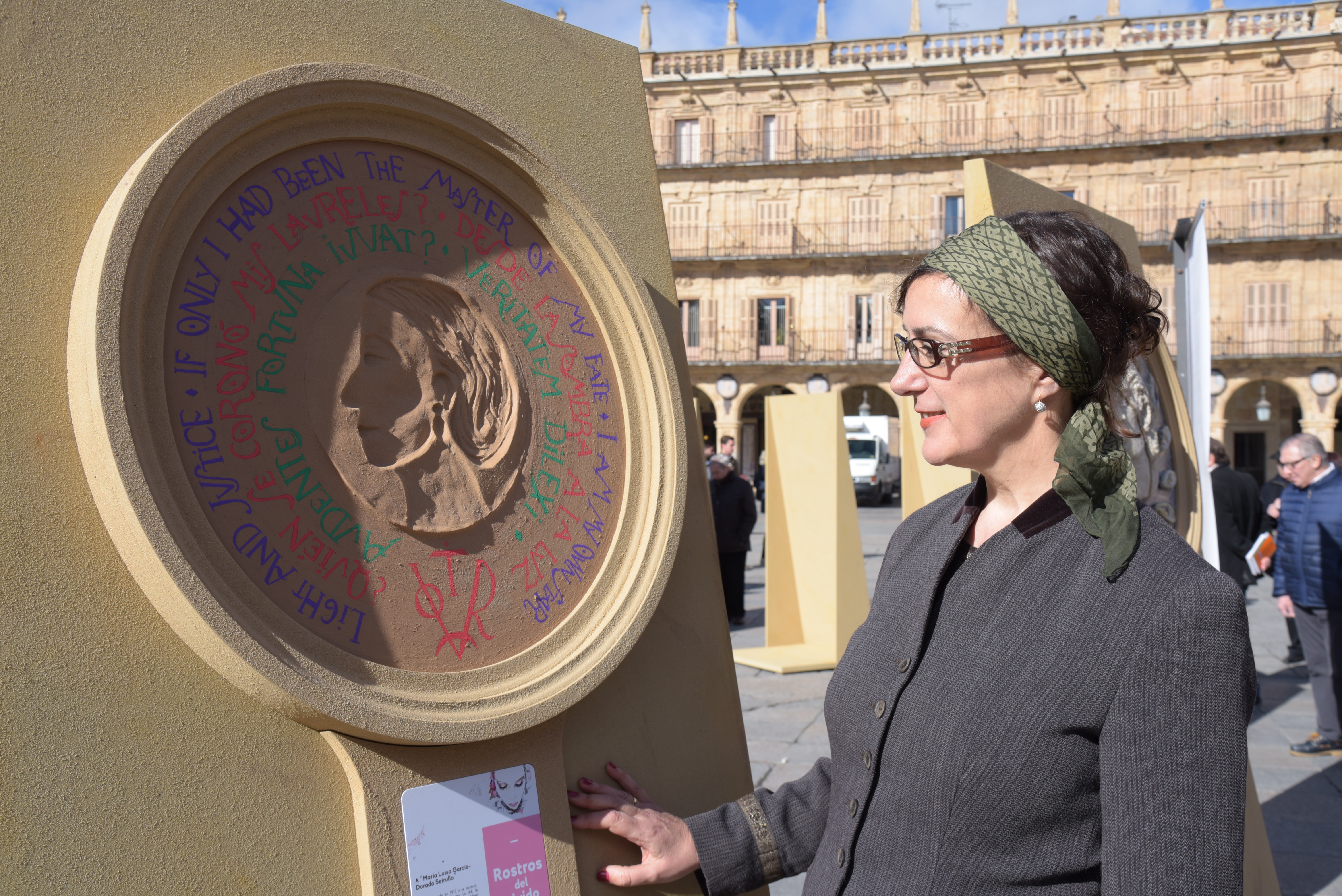 Universidad, Ayuntamiento ponen en valor el papel de la mujer universitaria a través del proyecto artístico ‘Rostros del olvido’