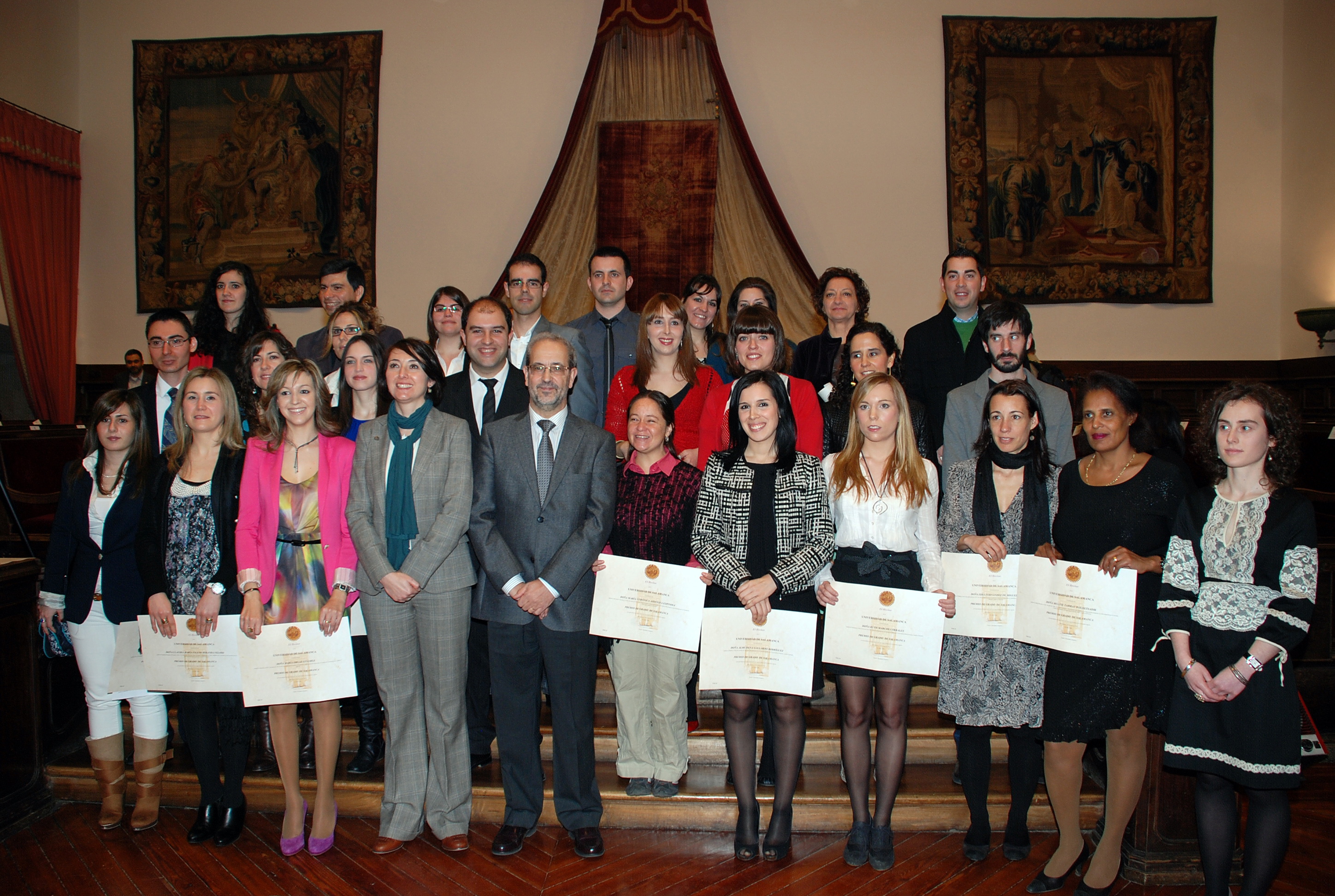 El rector, Daniel Hernández Ruipérez, entrega los Premios Extraordinarios de Doctorado y Grado de la Universidad