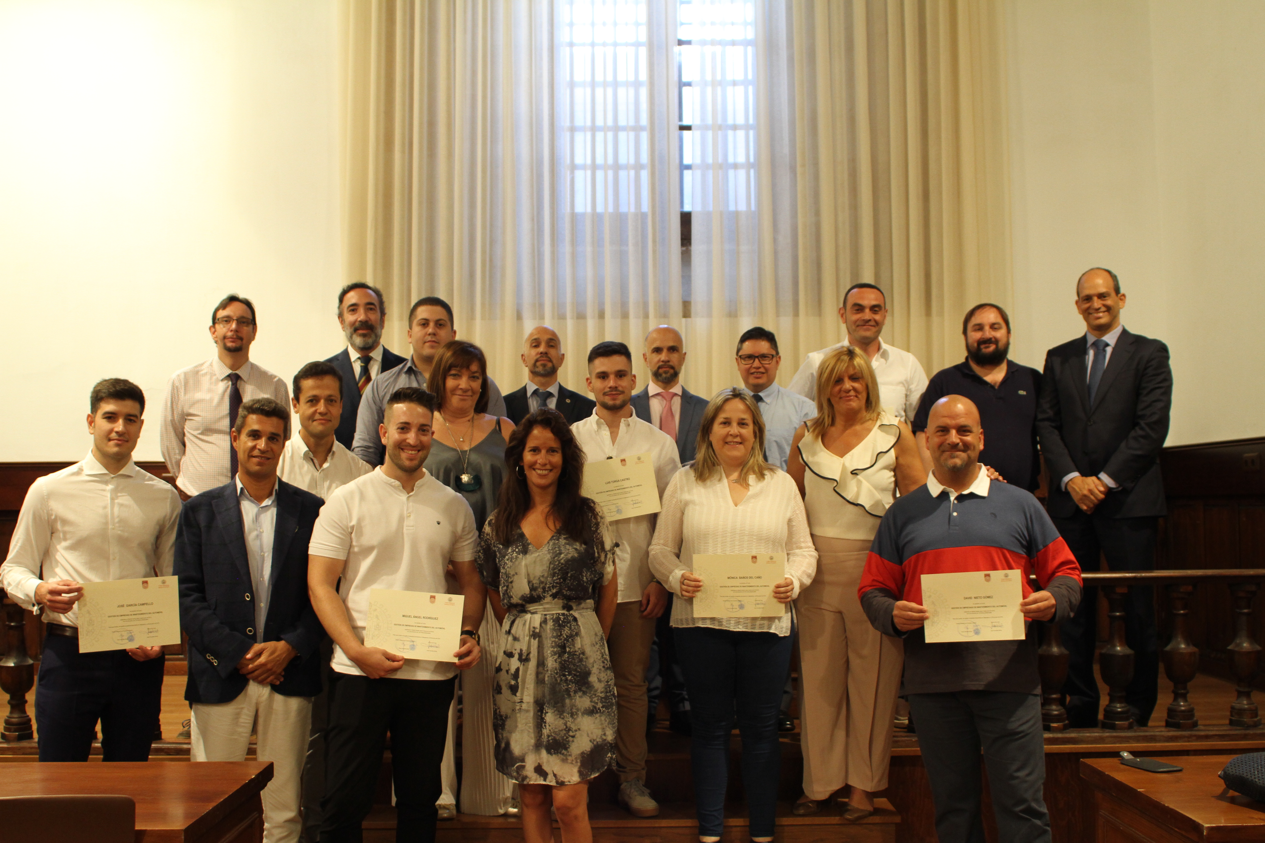 La Fundación General de la Universidad de Salamanca entrega los diplomas de la III edición del Título de Gestión de Empresas de Mantenimiento del Automóvil