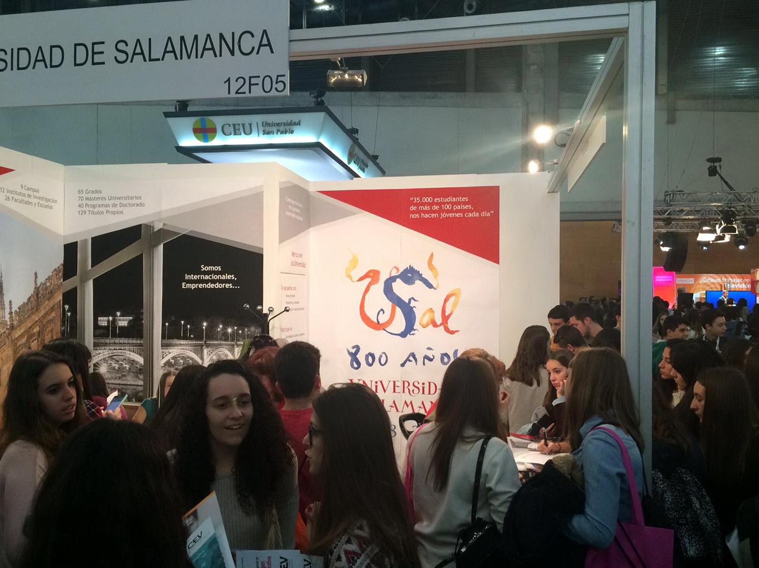 La Universidad de Salamanca presenta su amplia oferta formativa en la Feria AULA